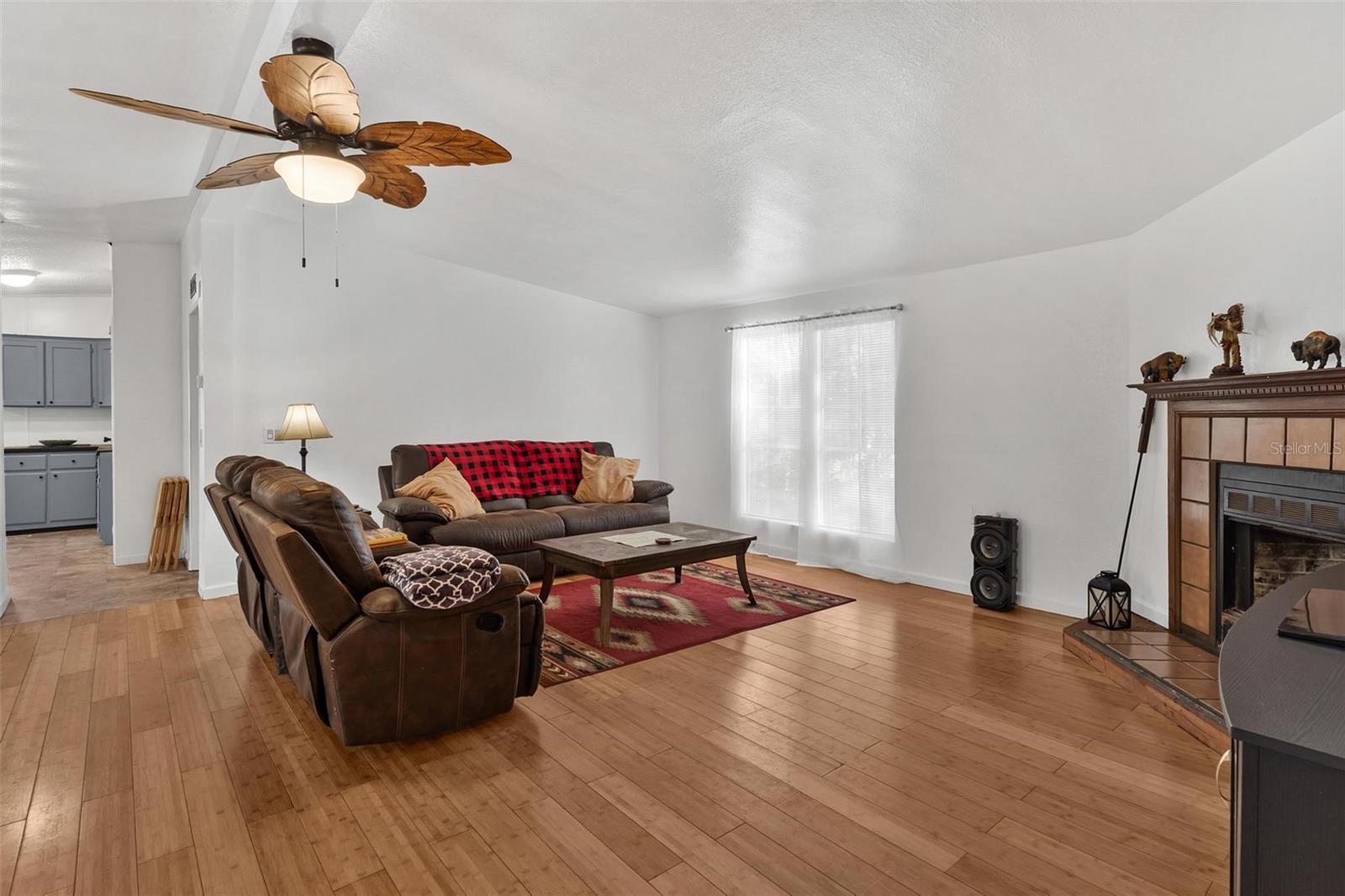 Image 4 of 42 For 18770 19th Place