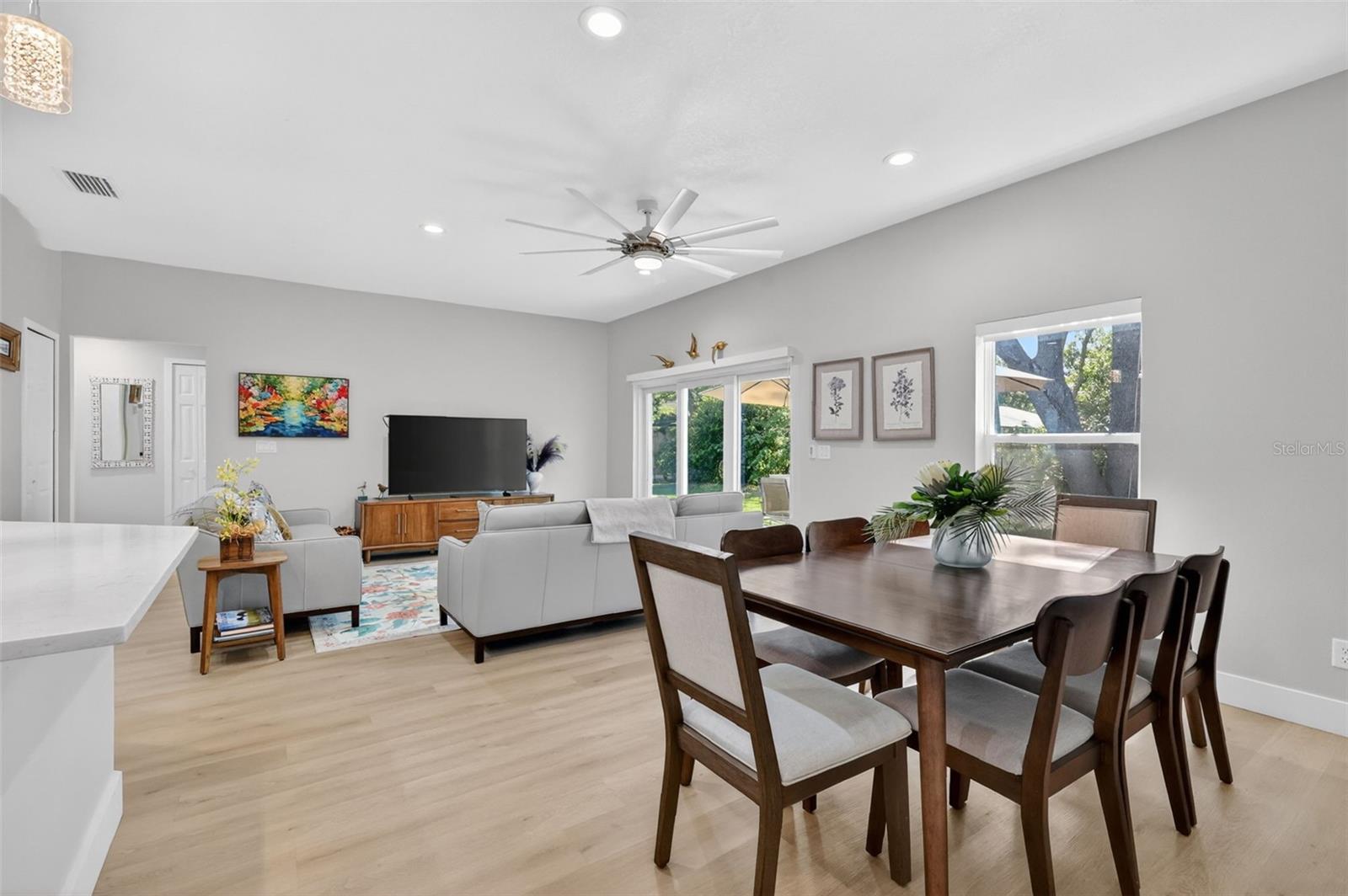 Image 14 of 50 For 335 Vincent Drive