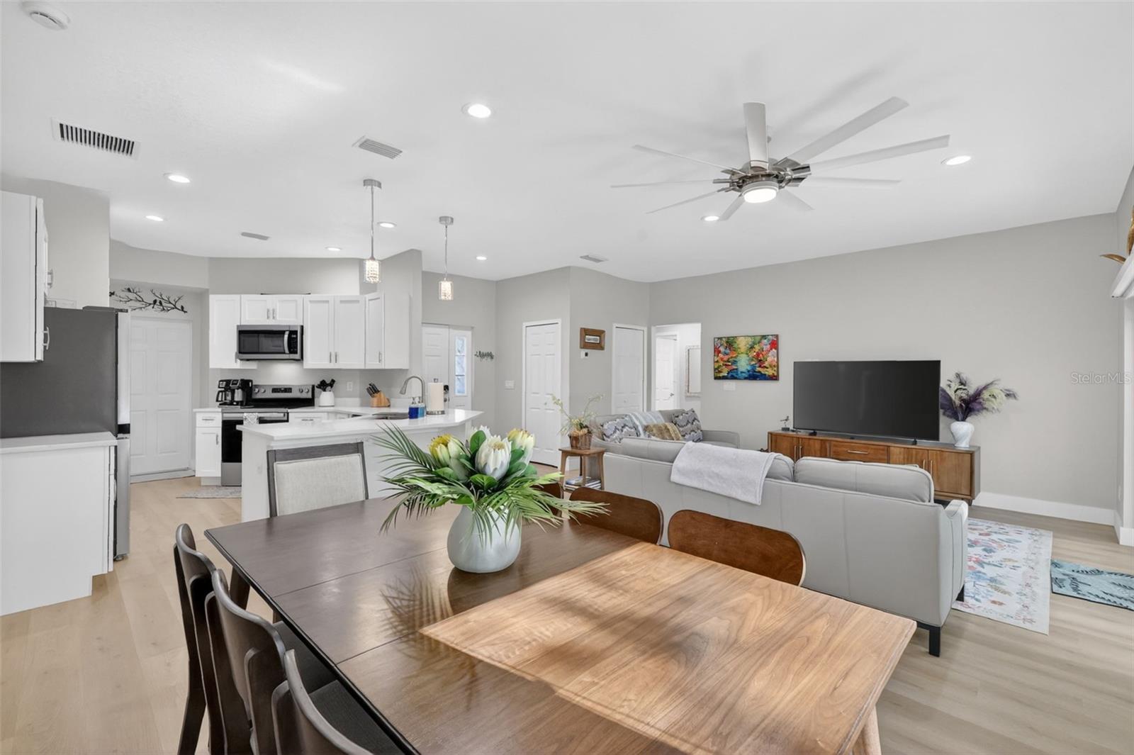 Image 15 of 50 For 335 Vincent Drive