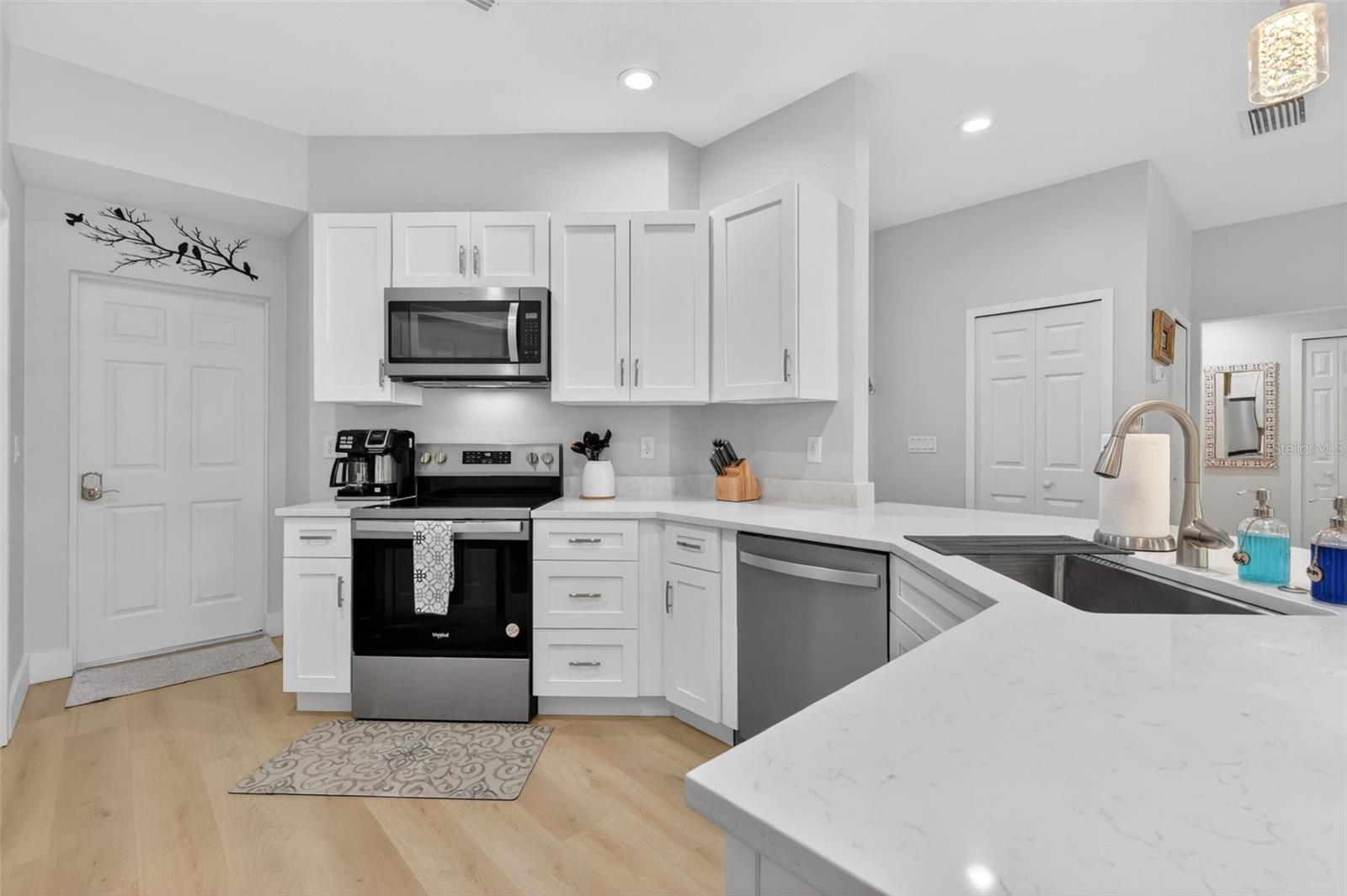 Image 17 of 50 For 335 Vincent Drive