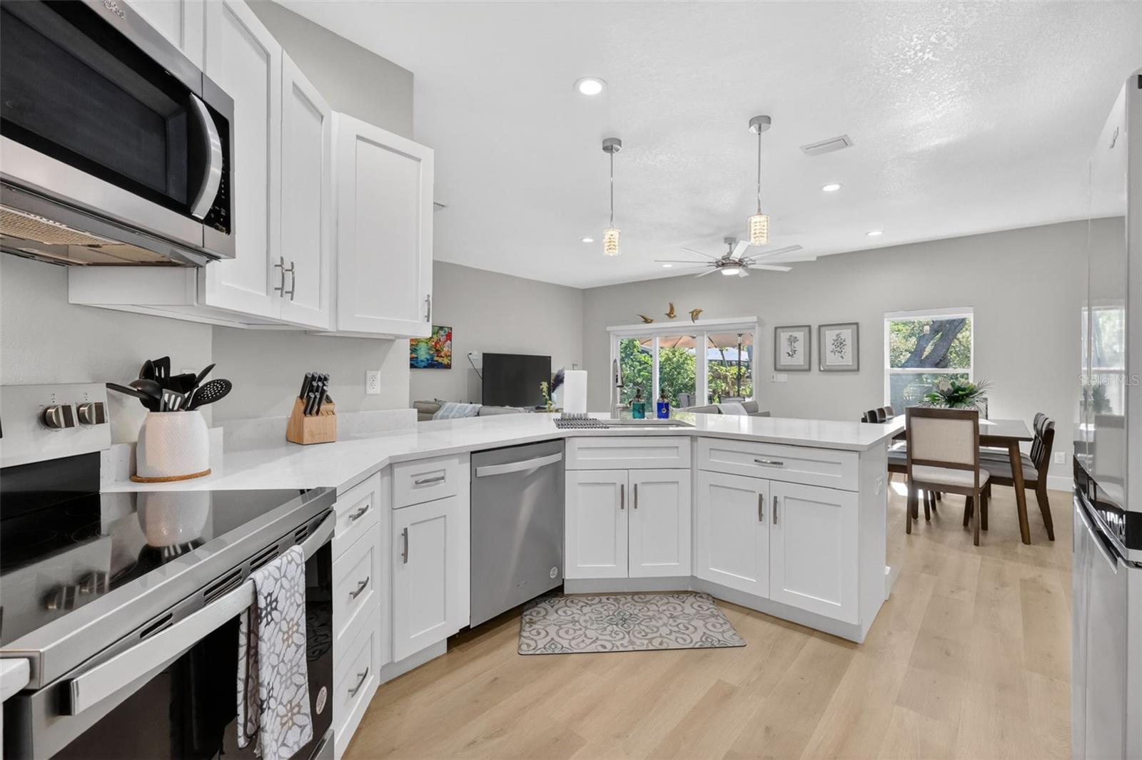 Image 19 of 50 For 335 Vincent Drive