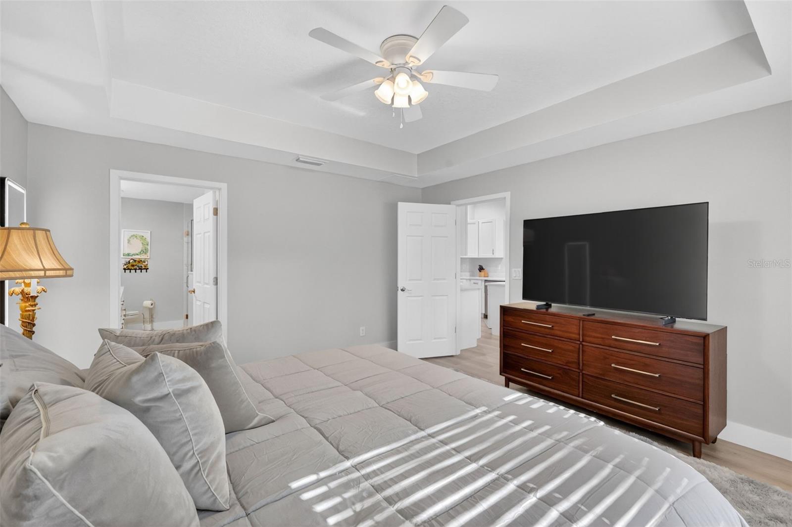 Image 21 of 50 For 335 Vincent Drive