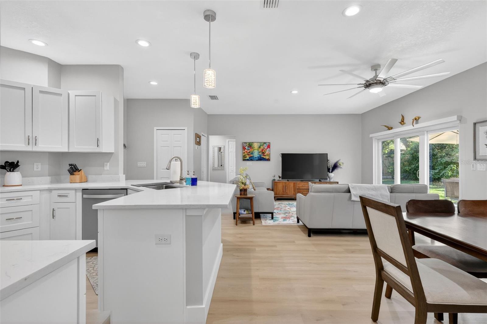 Image 26 of 50 For 335 Vincent Drive