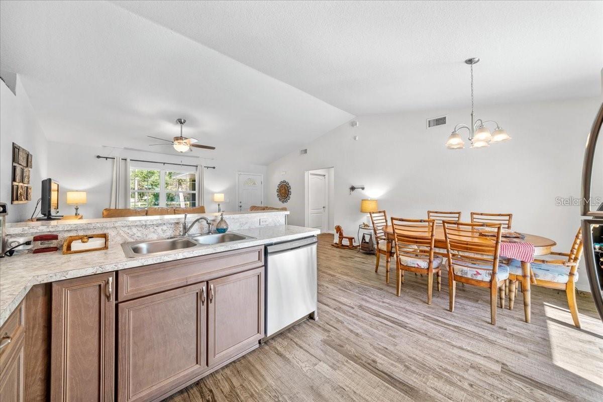 Image 4 of 14 For 543 Rooks Avenue