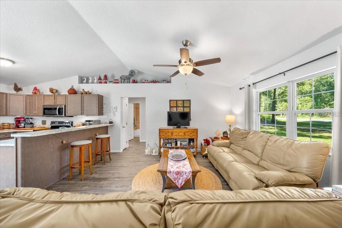 Image 6 of 14 For 543 Rooks Avenue