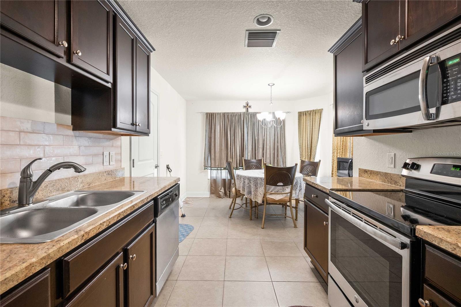 Image 17 of 29 For 31045 Satinleaf Run