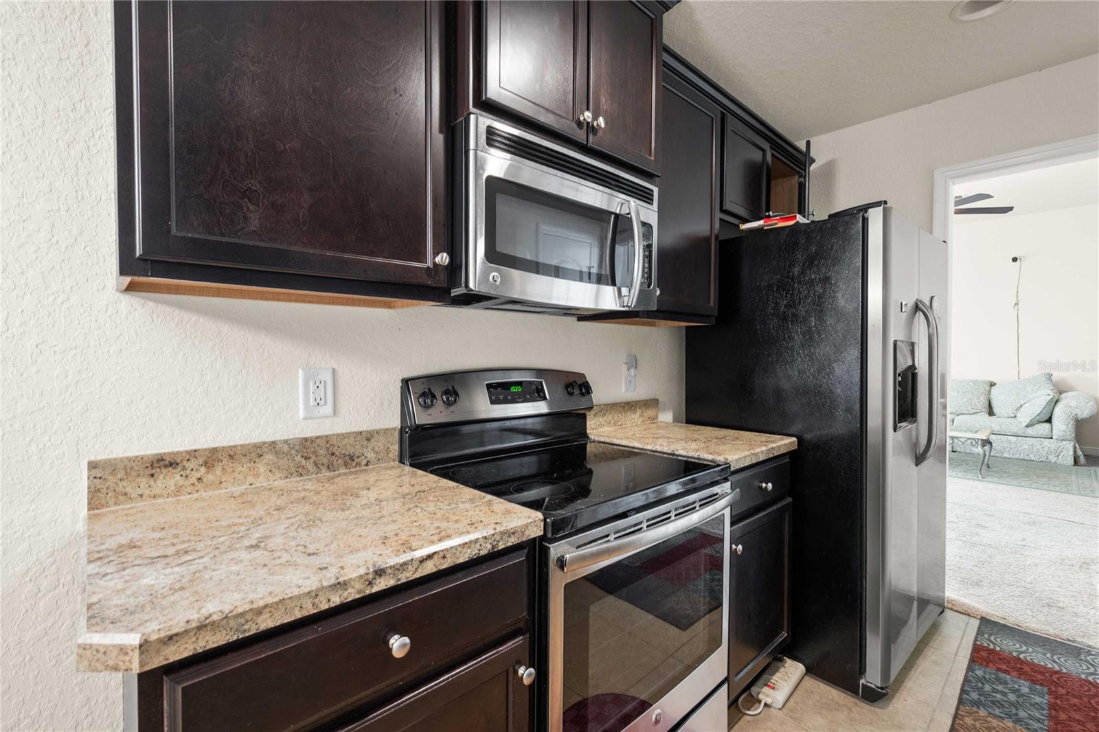 Image 3 of 29 For 31045 Satinleaf Run