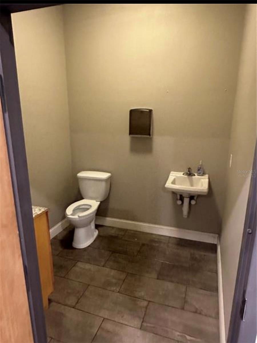 Image 8 of 13 For 1721 Leesburg Commons Court