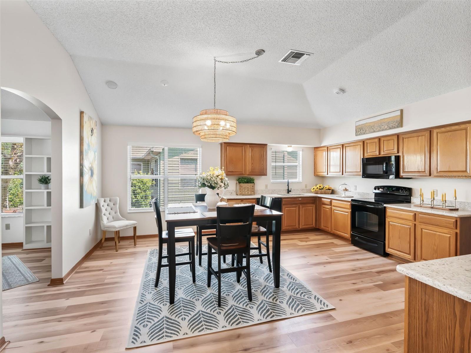 Image 14 of 38 For 508 Alcazar Court