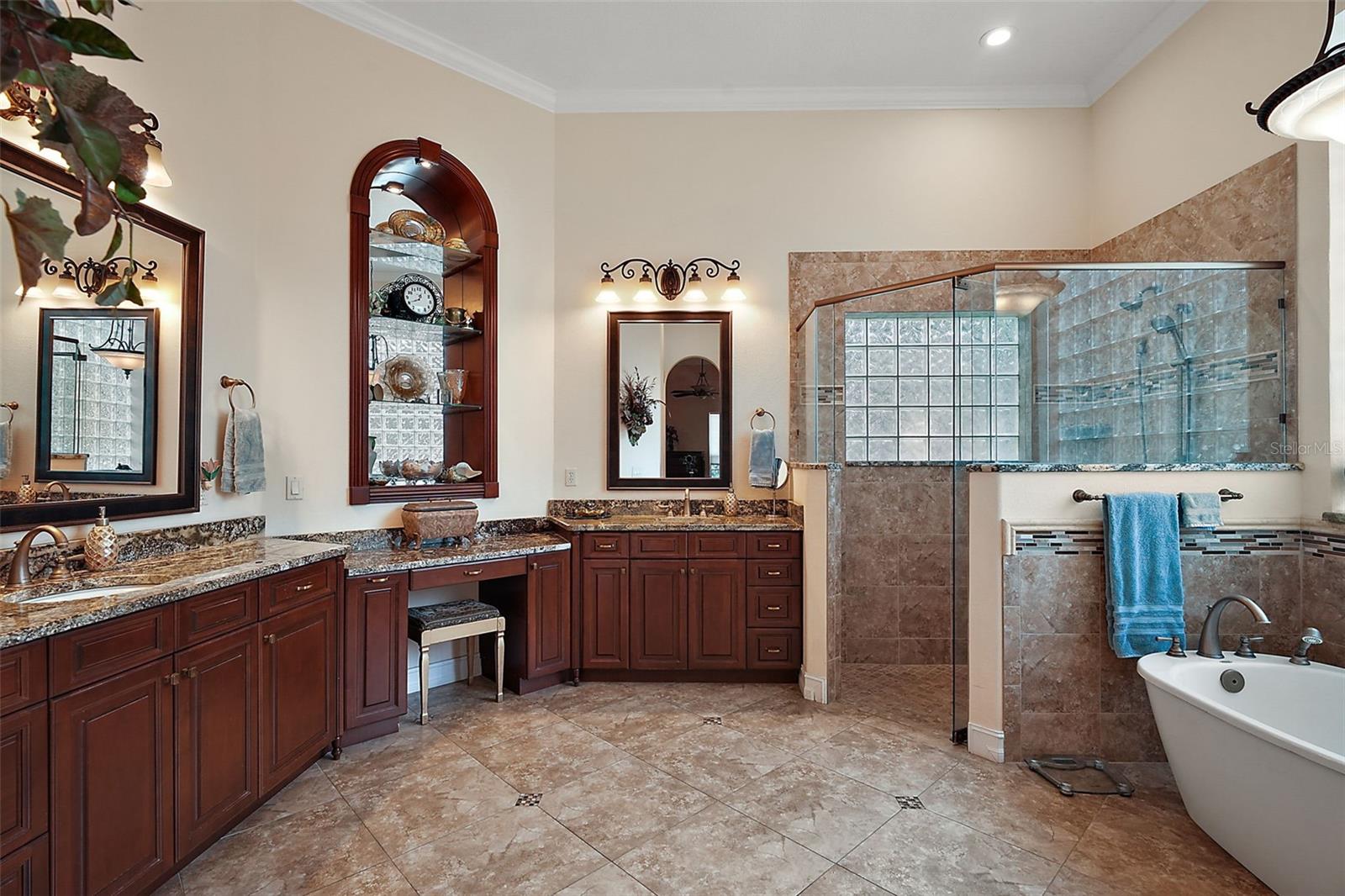 Image 23 of 57 For 11106 Oakshore Lane