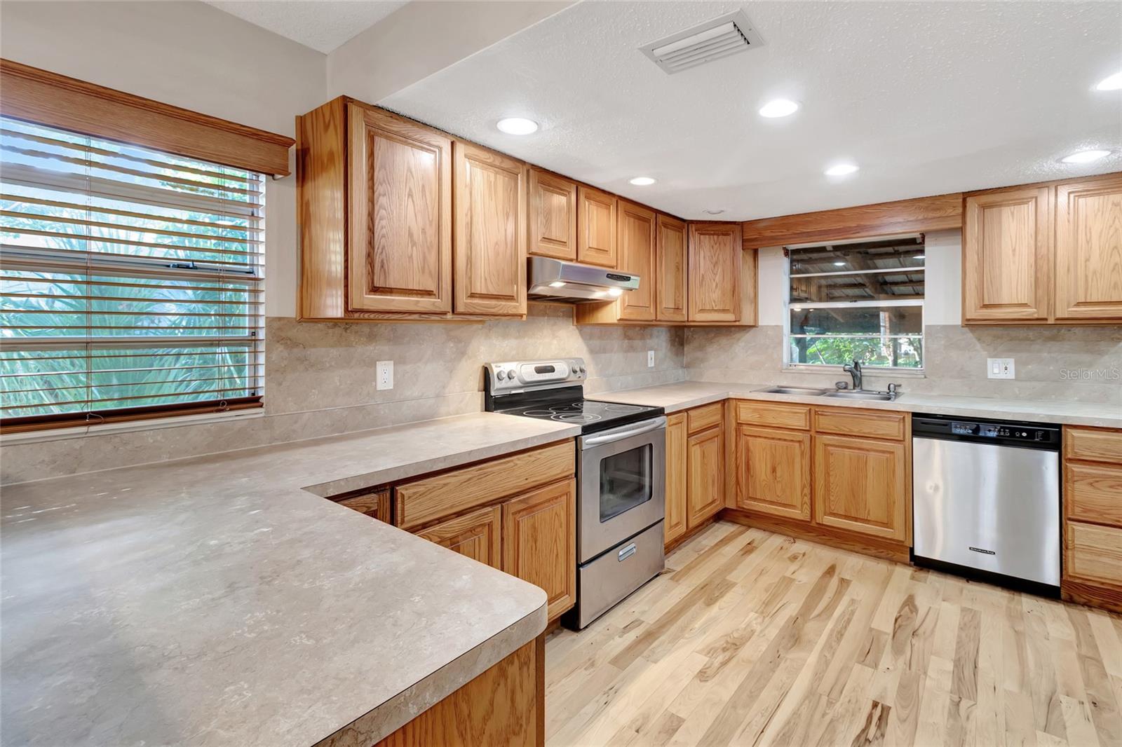 Image 11 of 38 For 1077 Linden Street