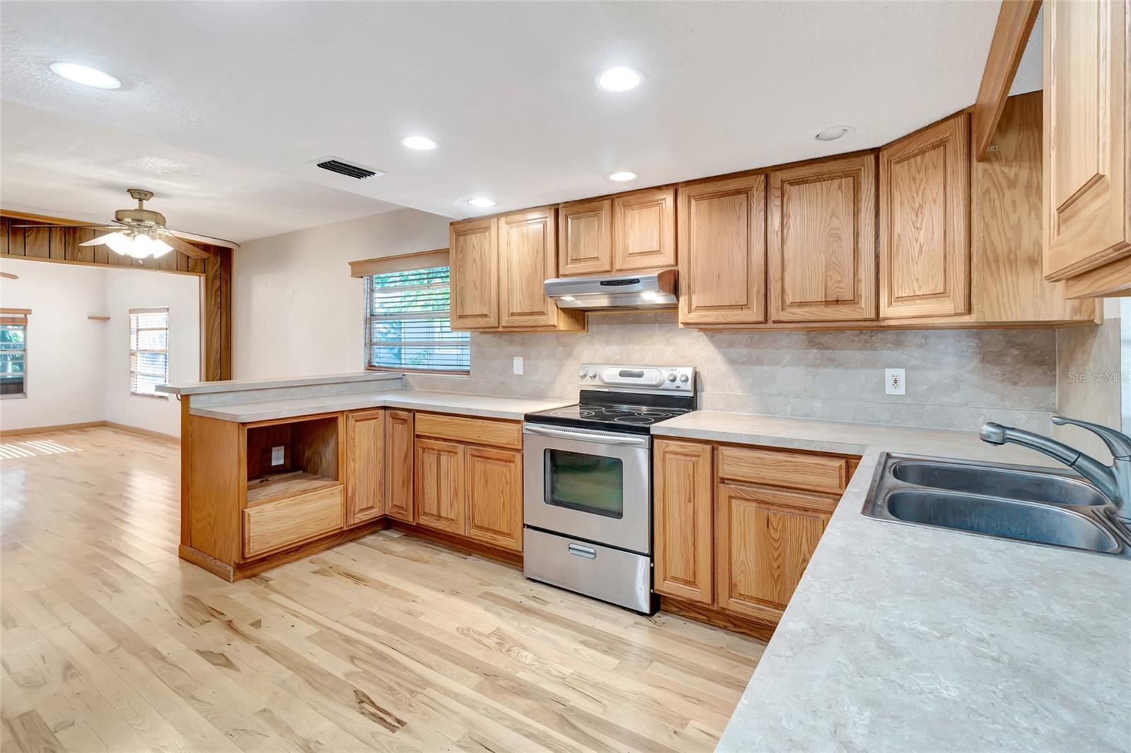 Image 12 of 38 For 1077 Linden Street