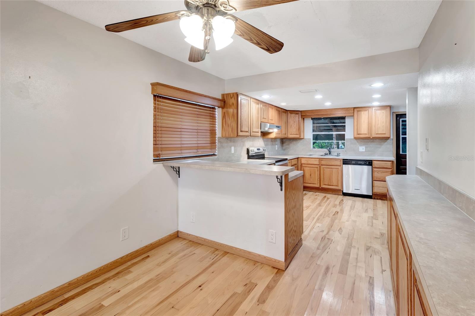 Image 8 of 38 For 1077 Linden Street