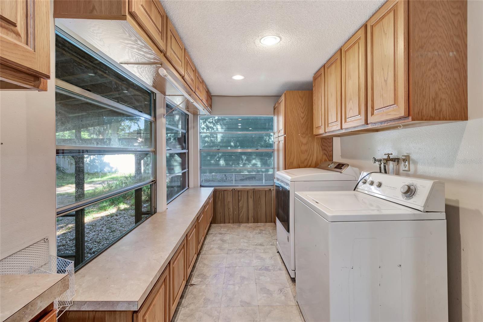 Image 9 of 38 For 1077 Linden Street