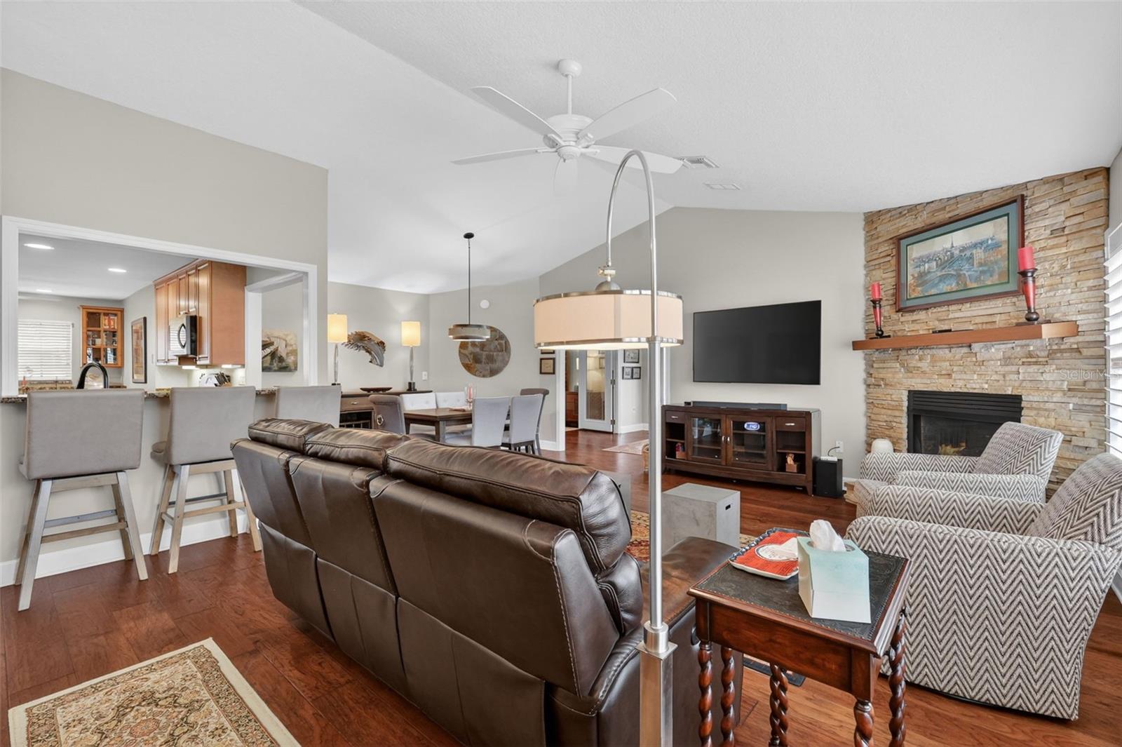 Image 16 of 100 For 605 Sandlake Court