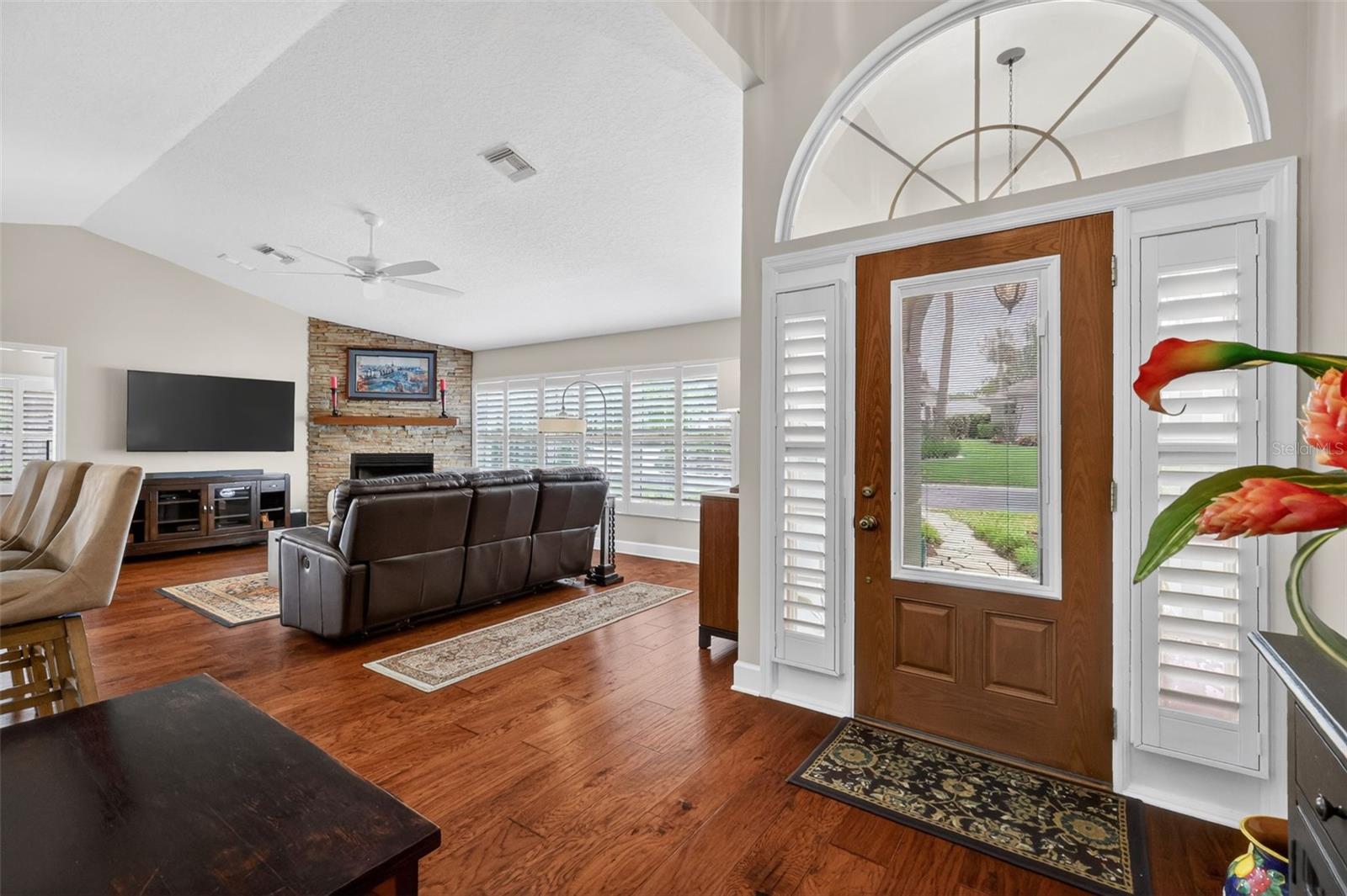 Image 17 of 100 For 605 Sandlake Court