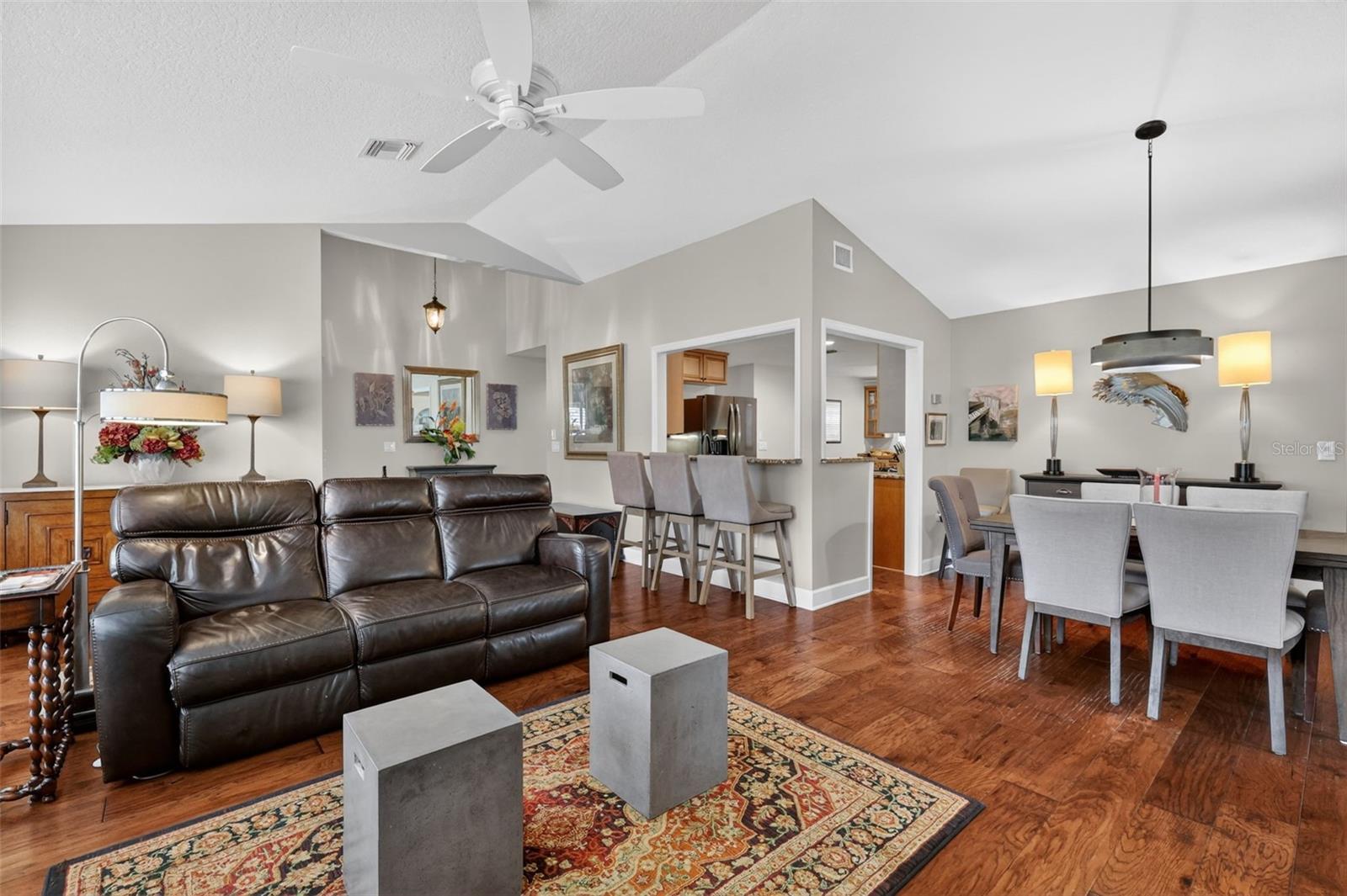 Image 19 of 100 For 605 Sandlake Court