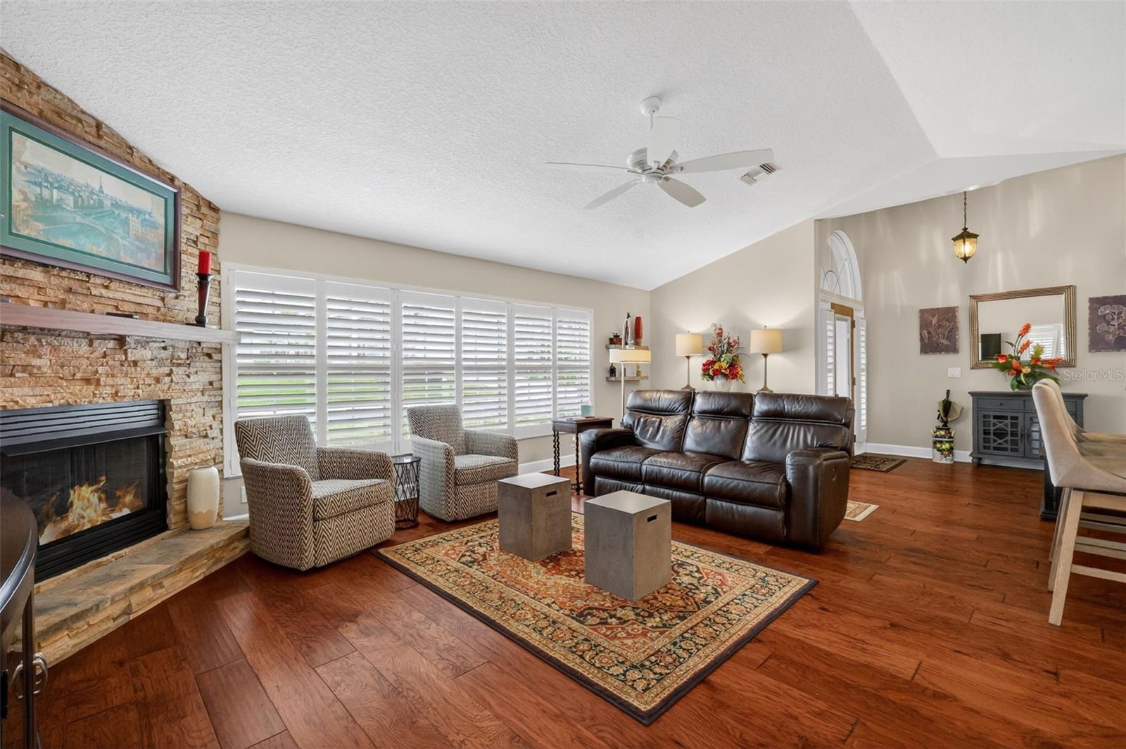 Image 20 of 100 For 605 Sandlake Court