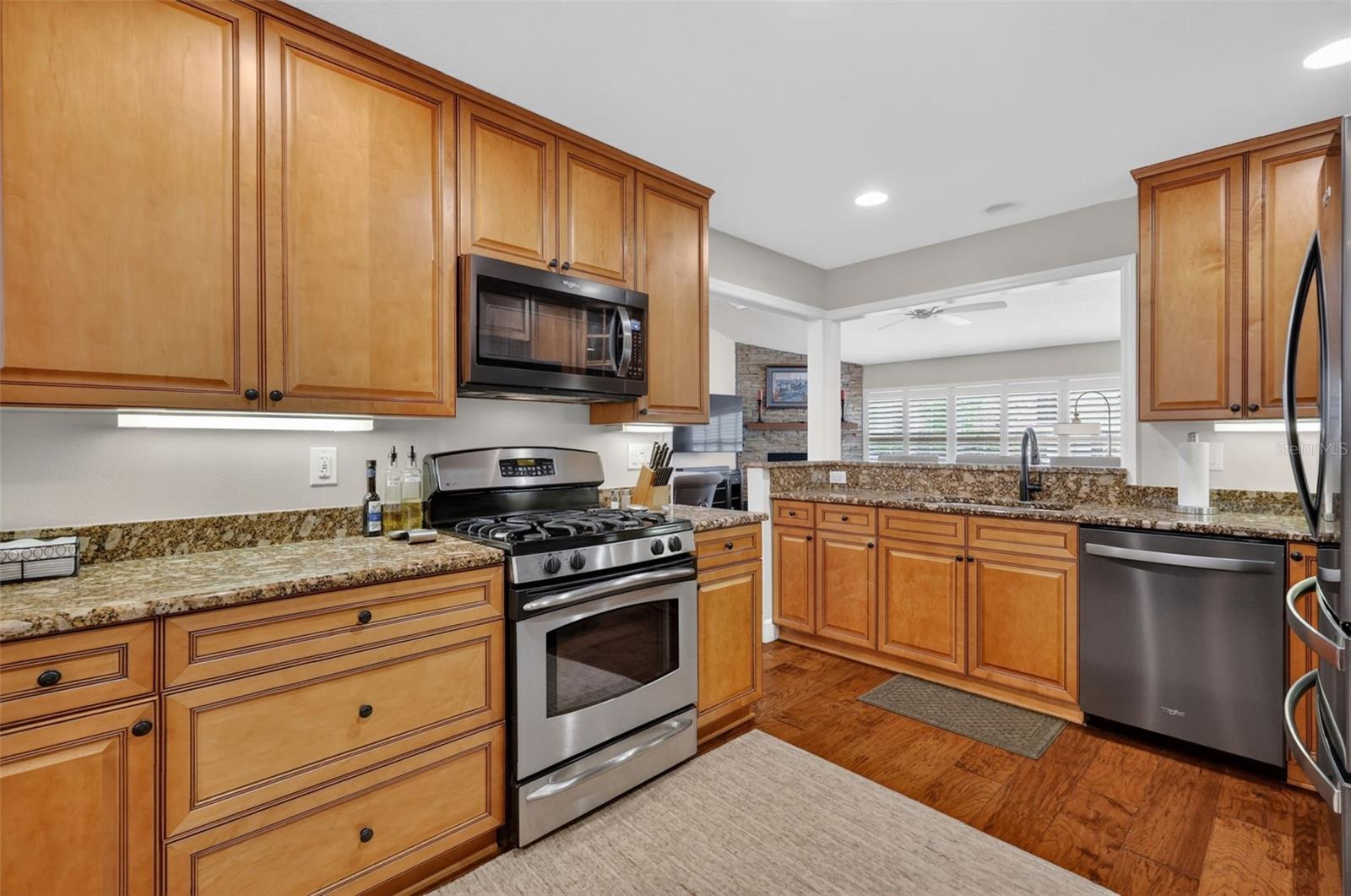 Image 22 of 100 For 605 Sandlake Court