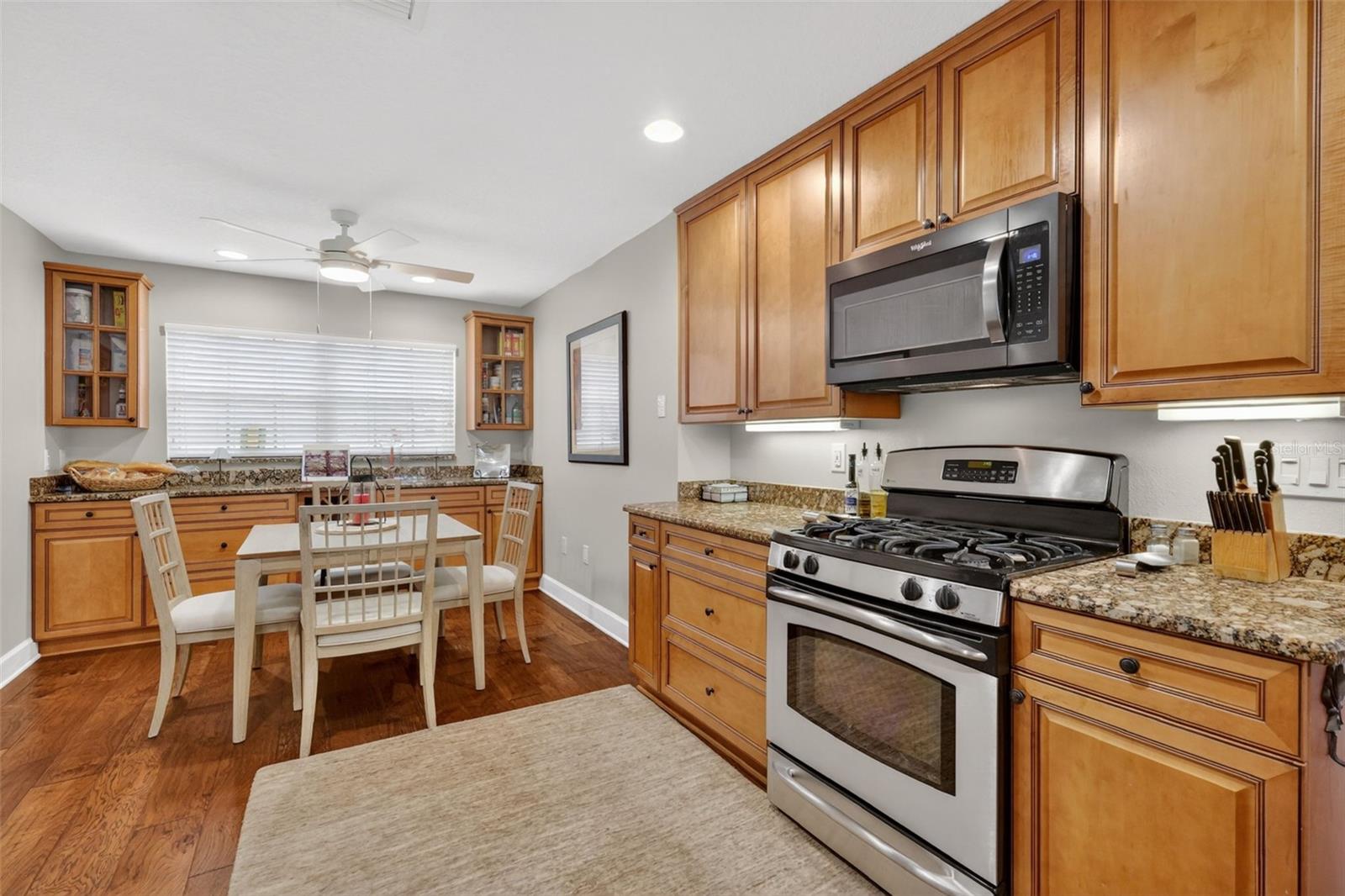 Image 23 of 100 For 605 Sandlake Court
