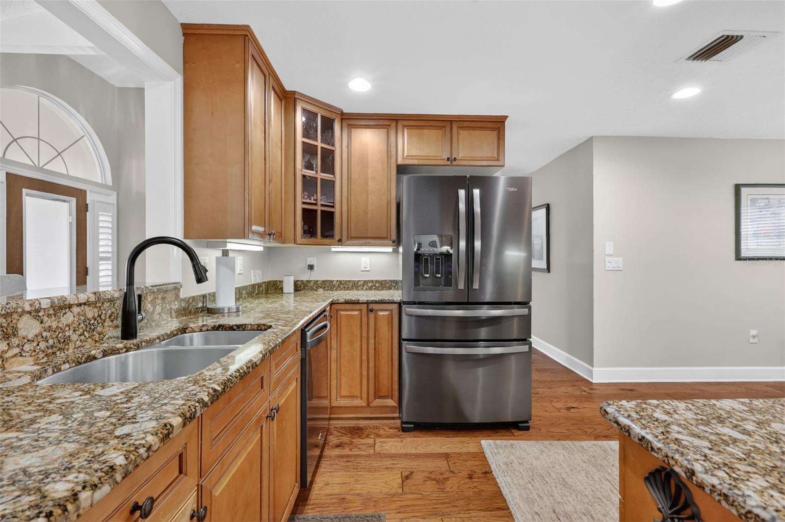 Image 24 of 100 For 605 Sandlake Court