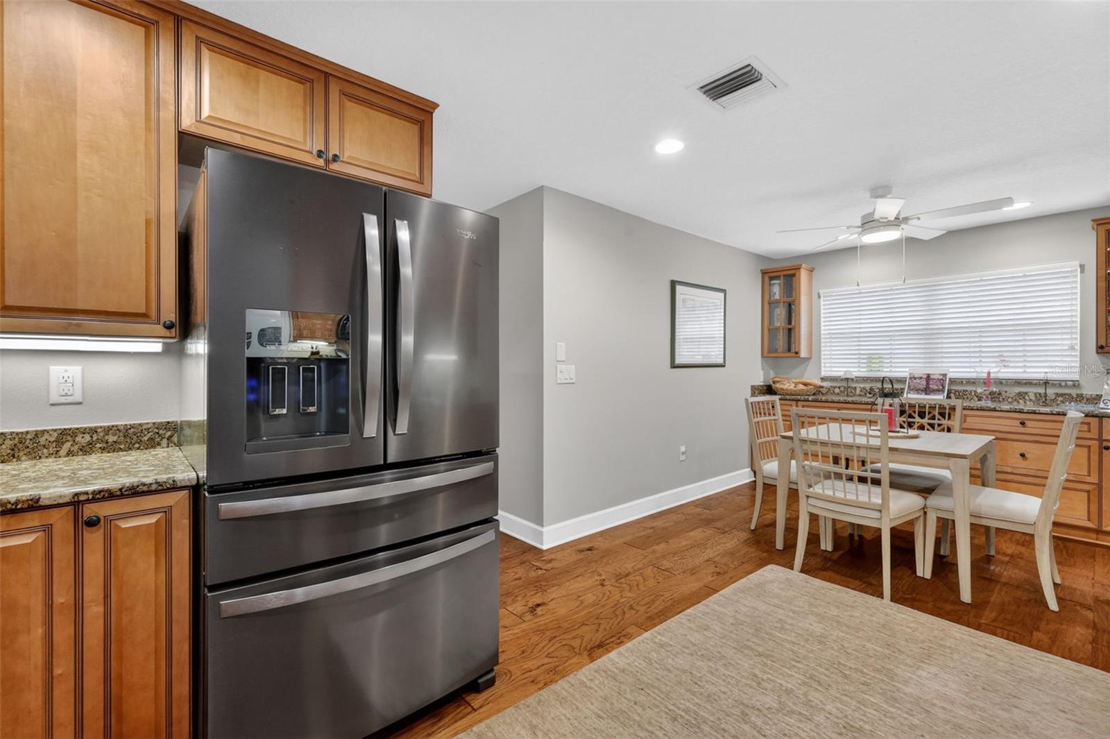 Image 25 of 100 For 605 Sandlake Court