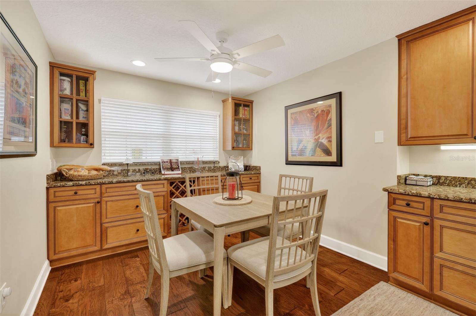 Image 26 of 100 For 605 Sandlake Court