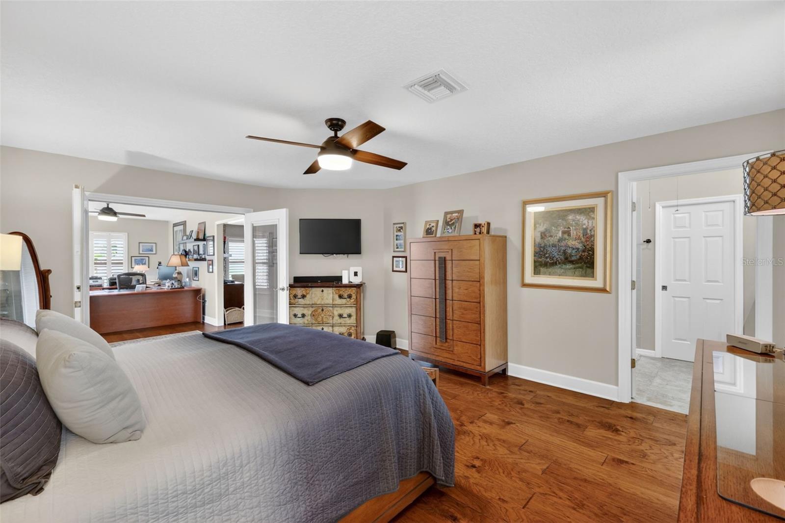 Image 30 of 100 For 605 Sandlake Court