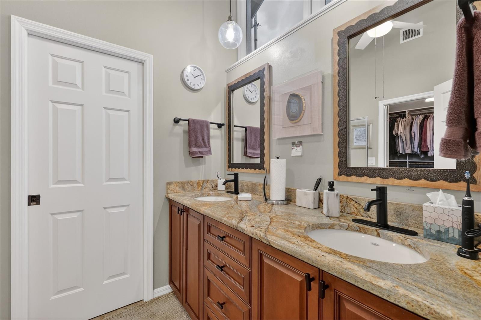 Image 31 of 100 For 605 Sandlake Court
