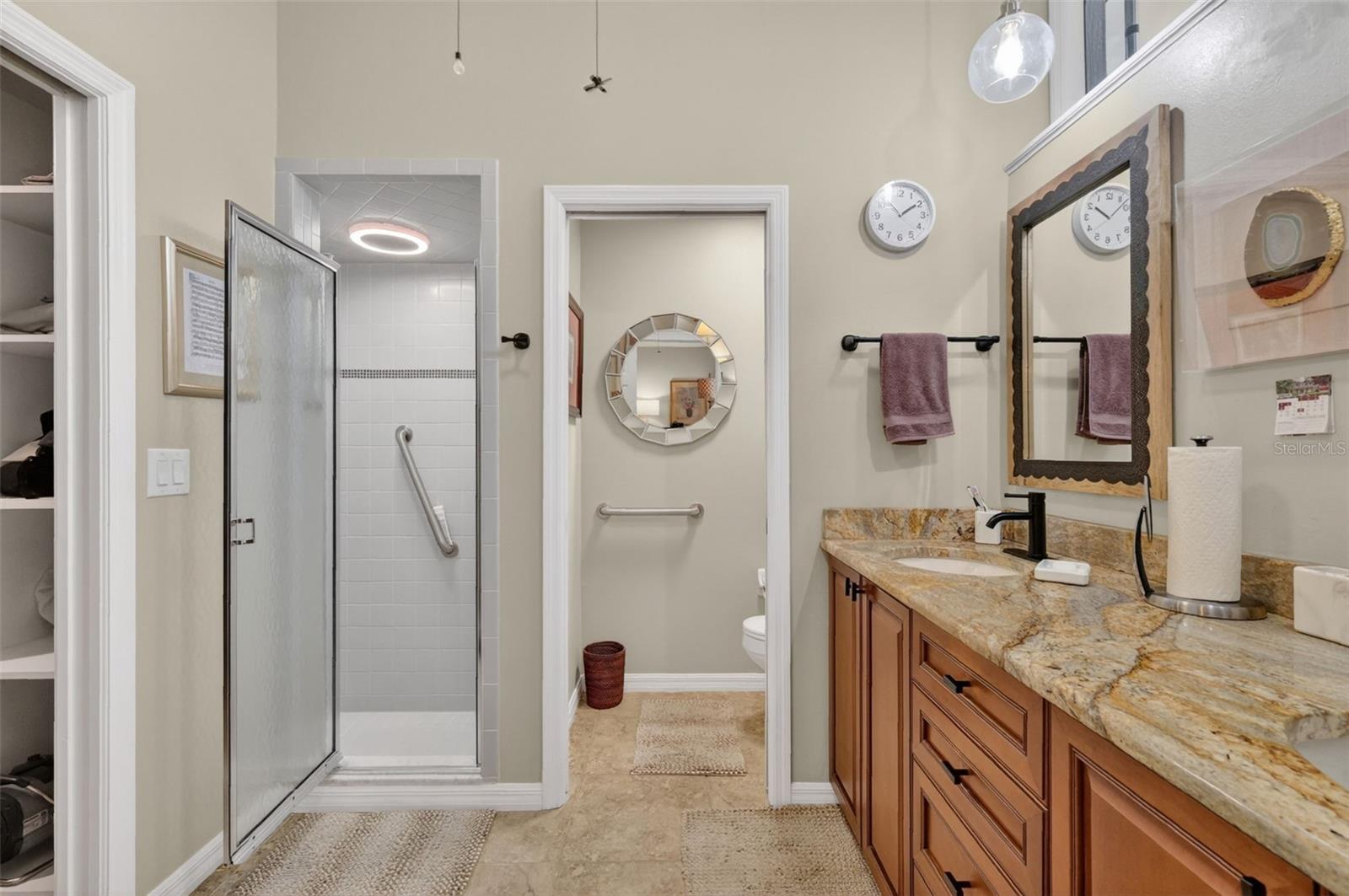 Image 32 of 100 For 605 Sandlake Court