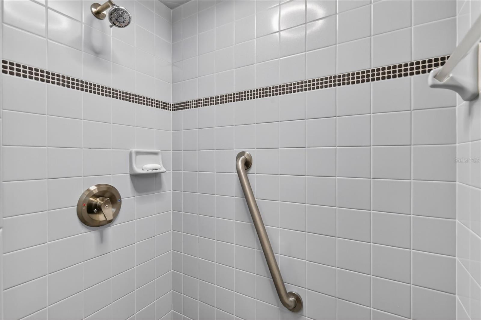 Image 34 of 100 For 605 Sandlake Court