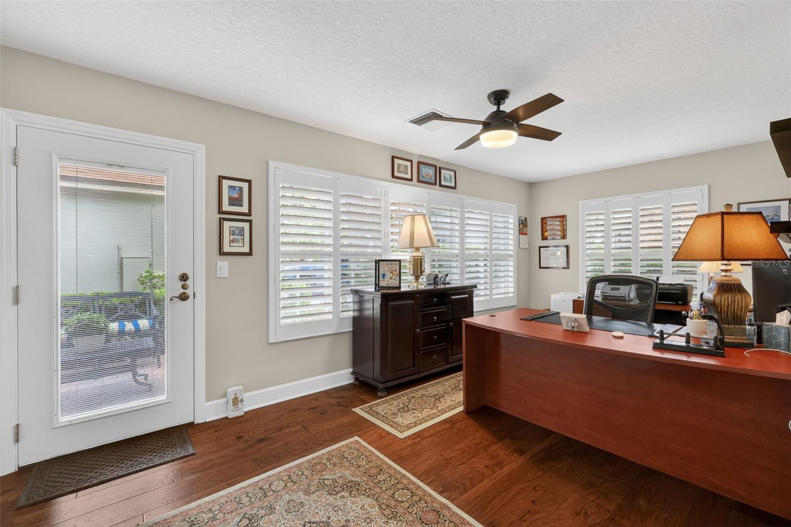 Image 39 of 100 For 605 Sandlake Court