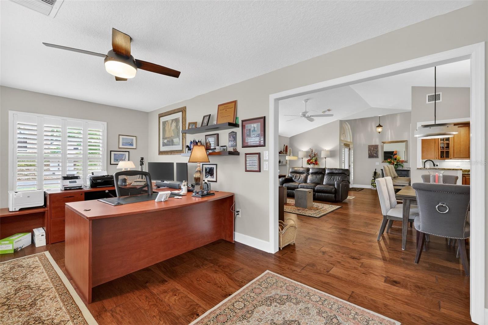 Image 41 of 100 For 605 Sandlake Court