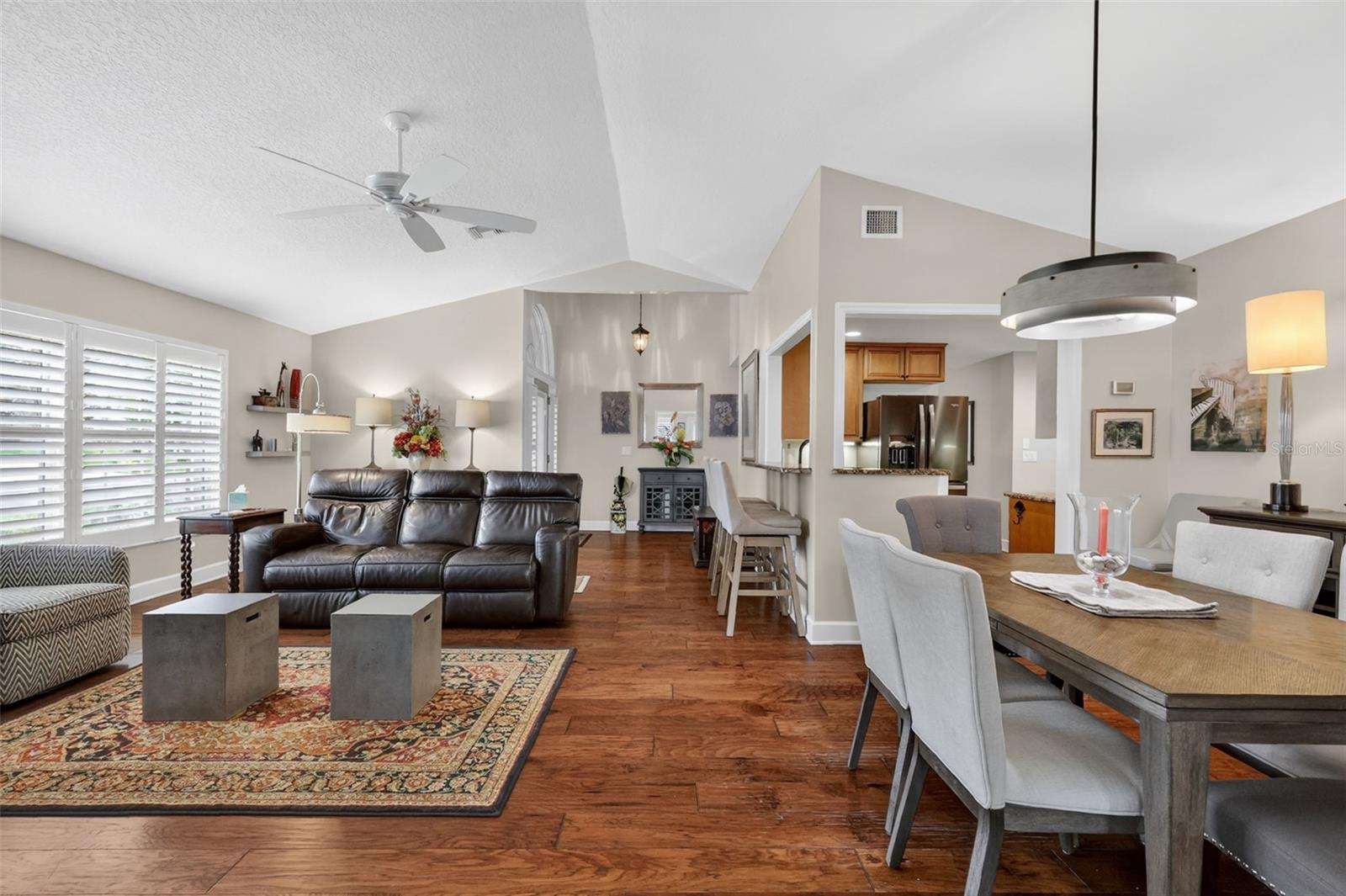 Image 42 of 100 For 605 Sandlake Court