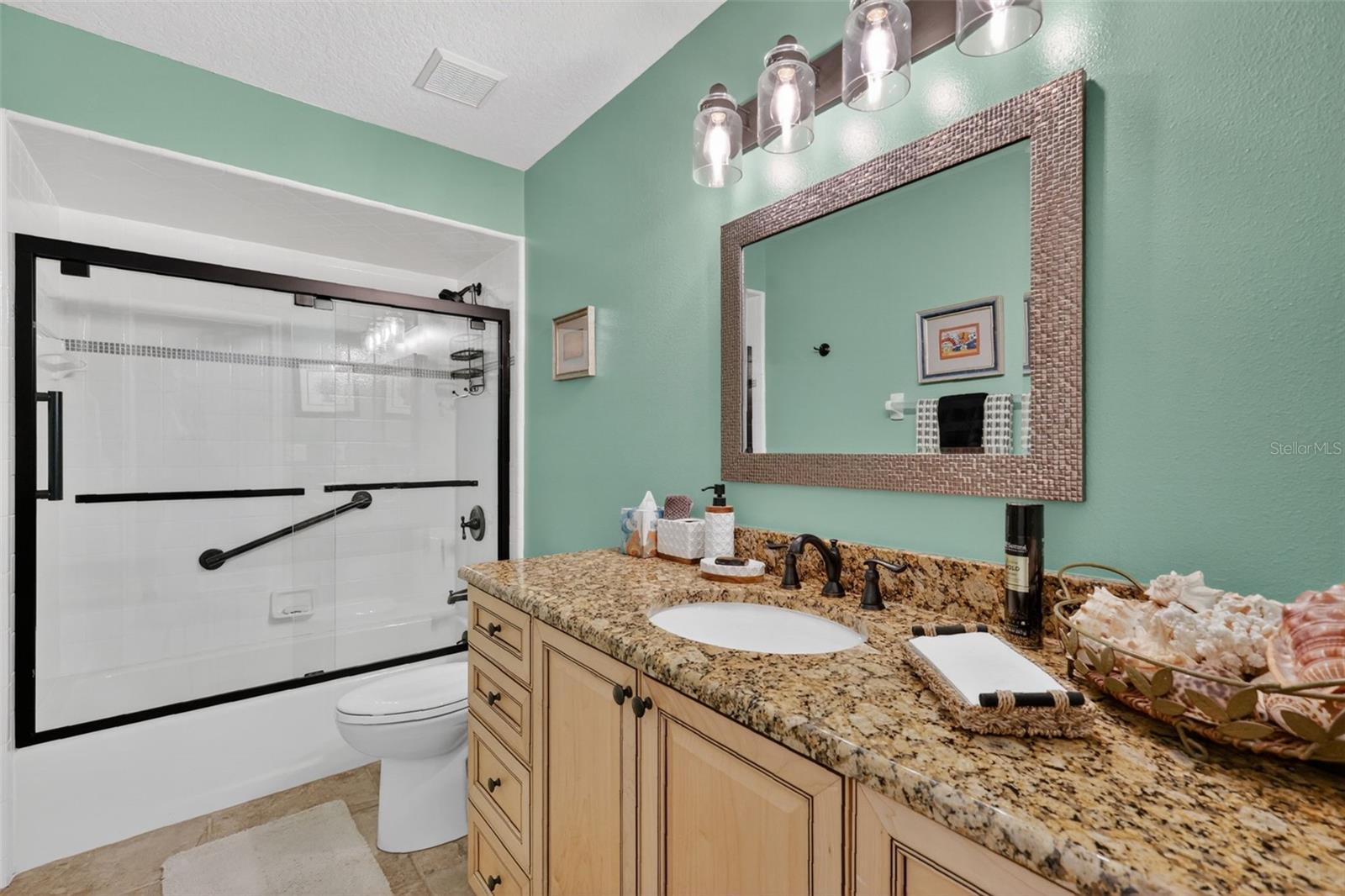Image 45 of 100 For 605 Sandlake Court