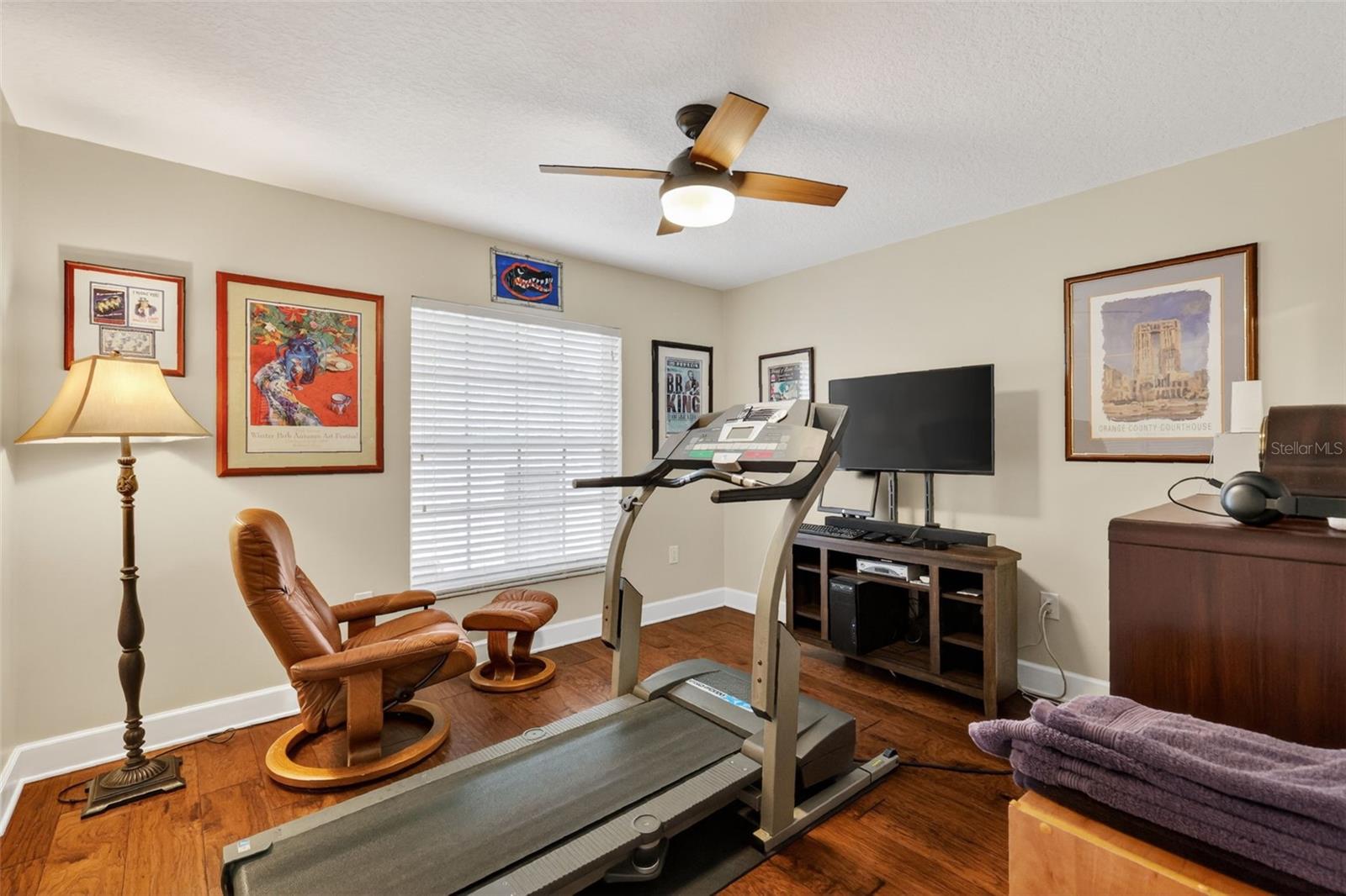 Image 46 of 100 For 605 Sandlake Court