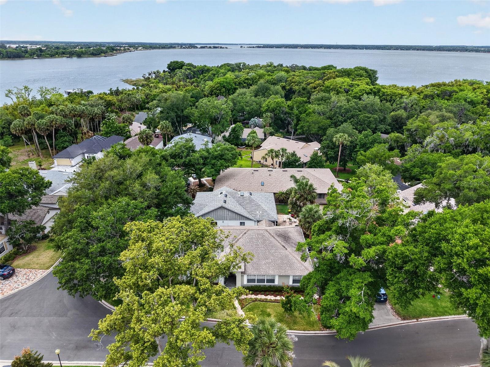 Image 52 of 100 For 605 Sandlake Court