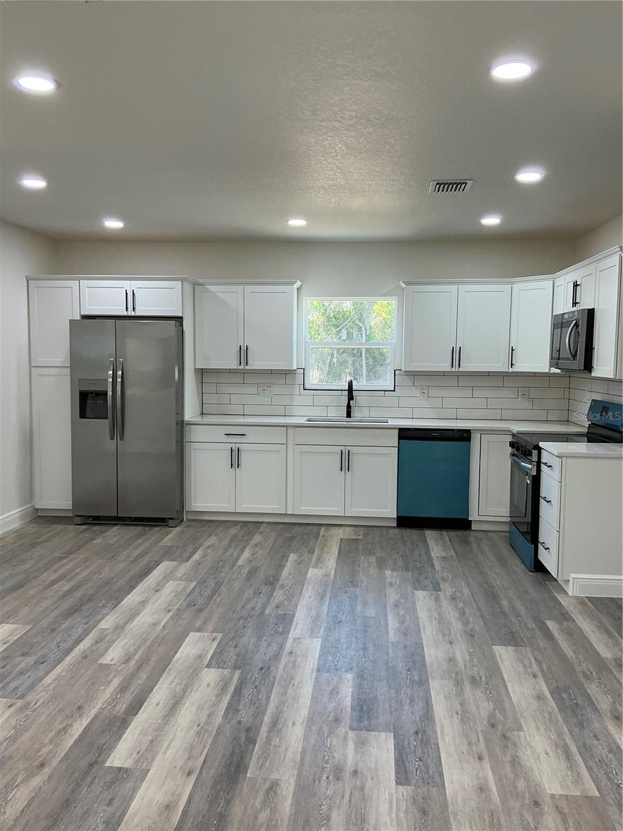 Image 3 of 19 For 7152 Palm Avenue