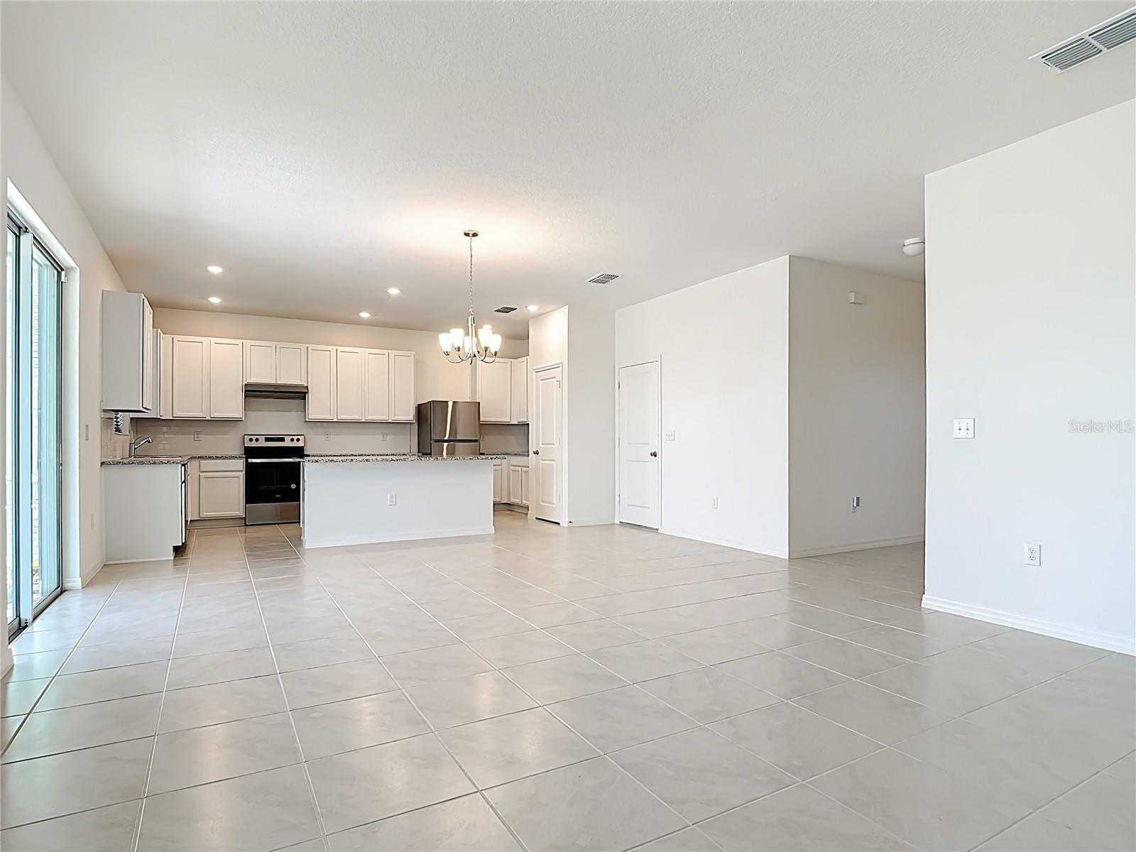 Image 11 of 67 For 795 Overpool Avenue