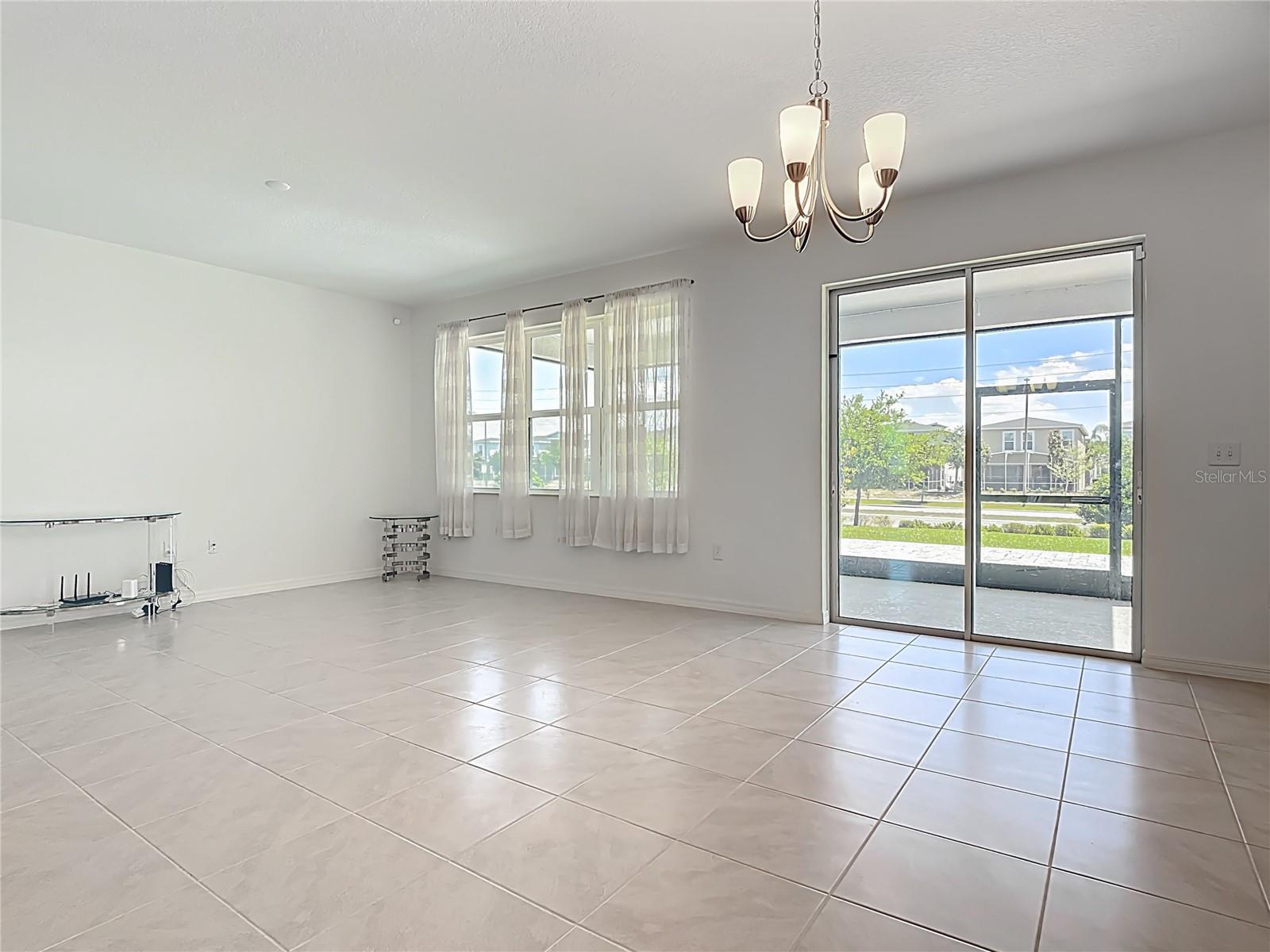 Image 13 of 67 For 795 Overpool Avenue