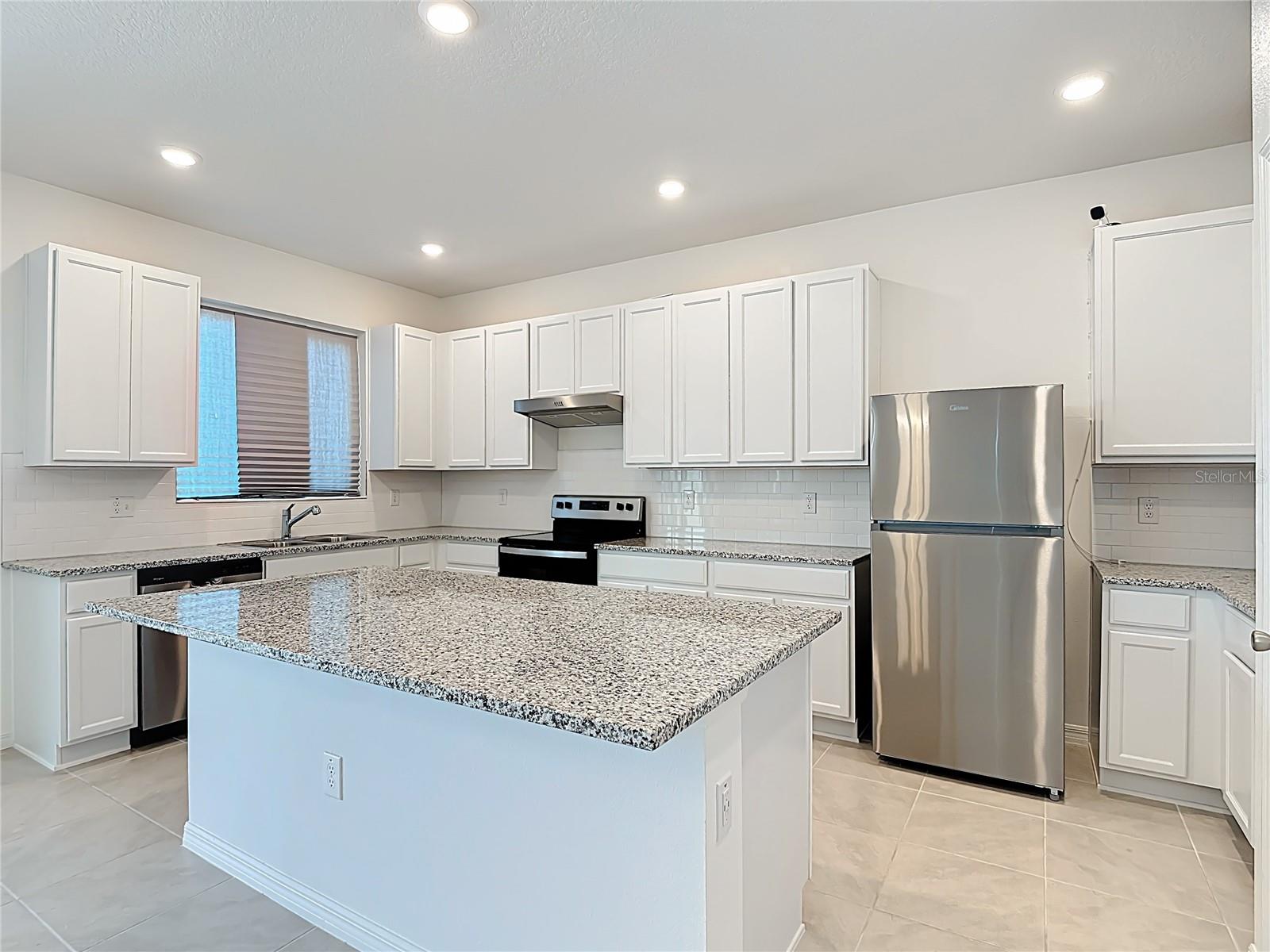 Image 15 of 67 For 795 Overpool Avenue