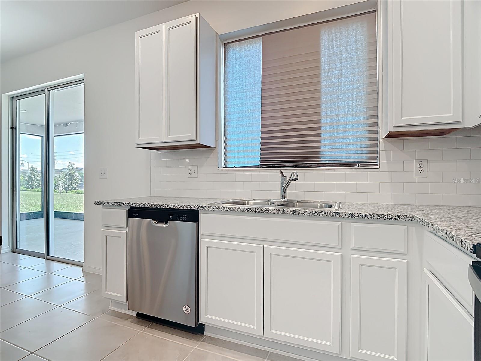 Image 16 of 67 For 795 Overpool Avenue