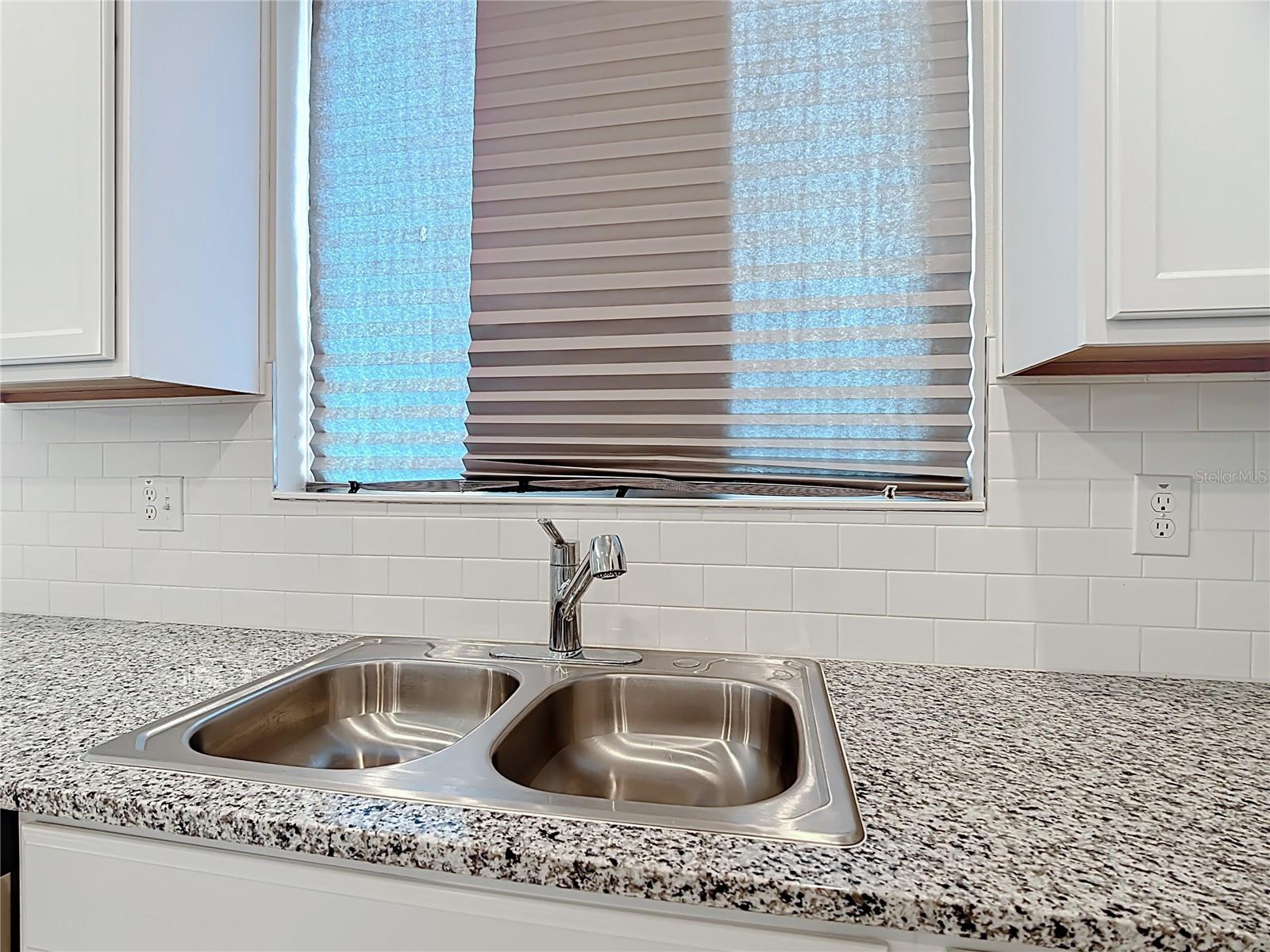 Image 17 of 67 For 795 Overpool Avenue