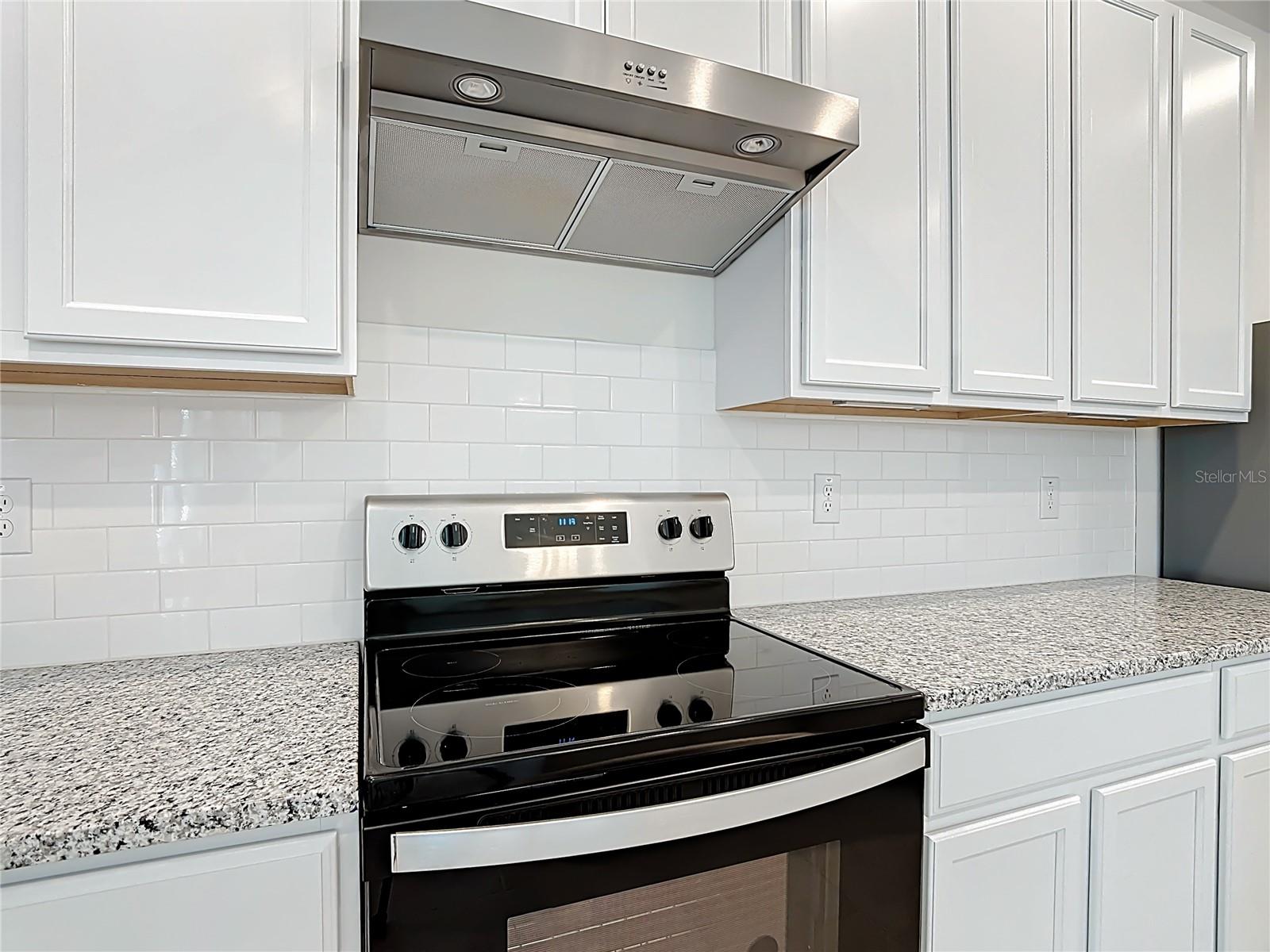 Image 18 of 67 For 795 Overpool Avenue