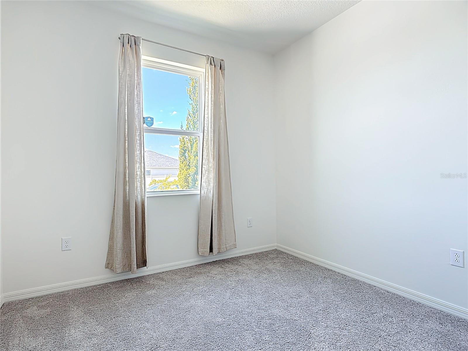 Image 22 of 67 For 795 Overpool Avenue