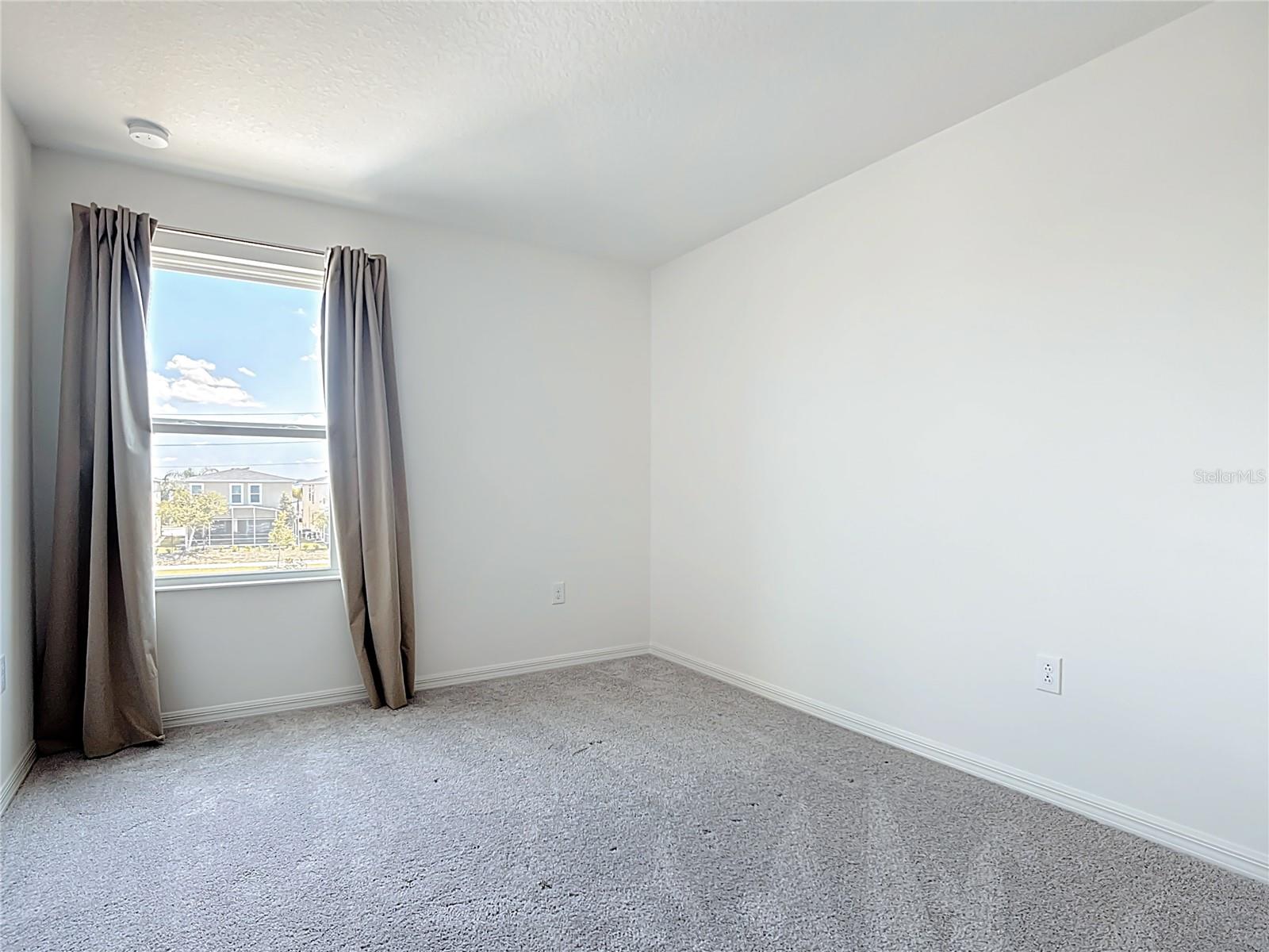 Image 26 of 67 For 795 Overpool Avenue