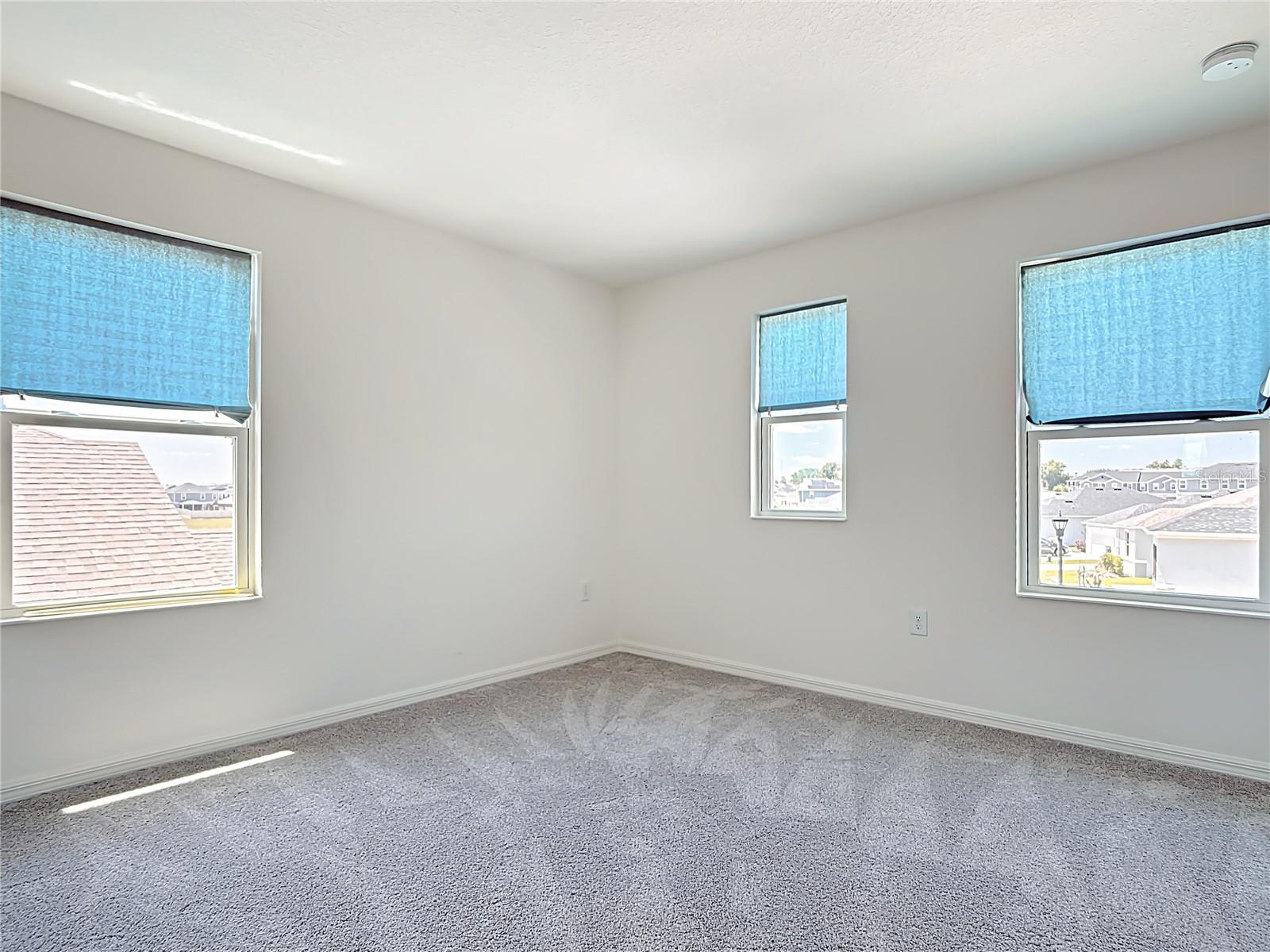 Image 28 of 67 For 795 Overpool Avenue