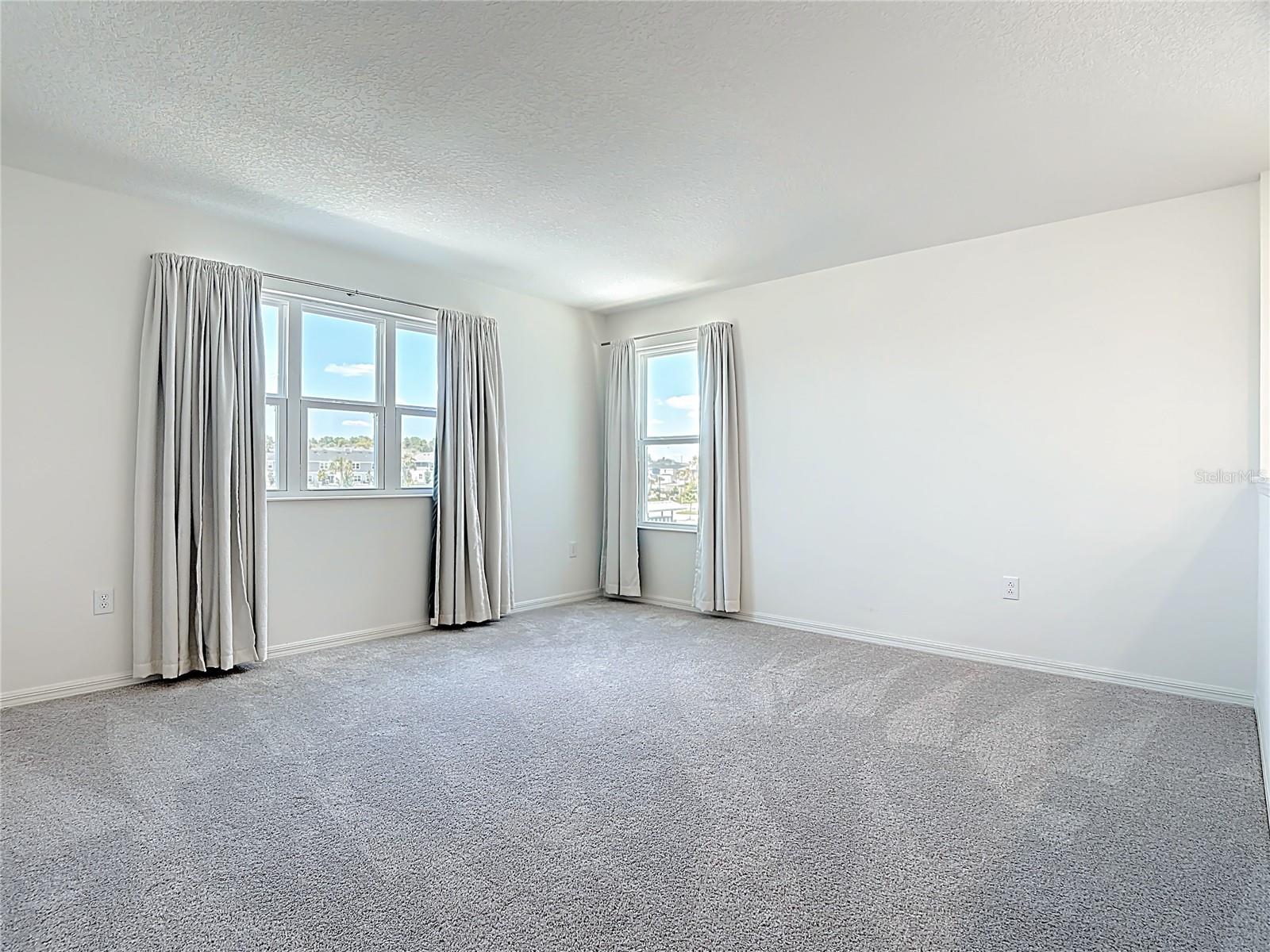 Image 35 of 67 For 795 Overpool Avenue