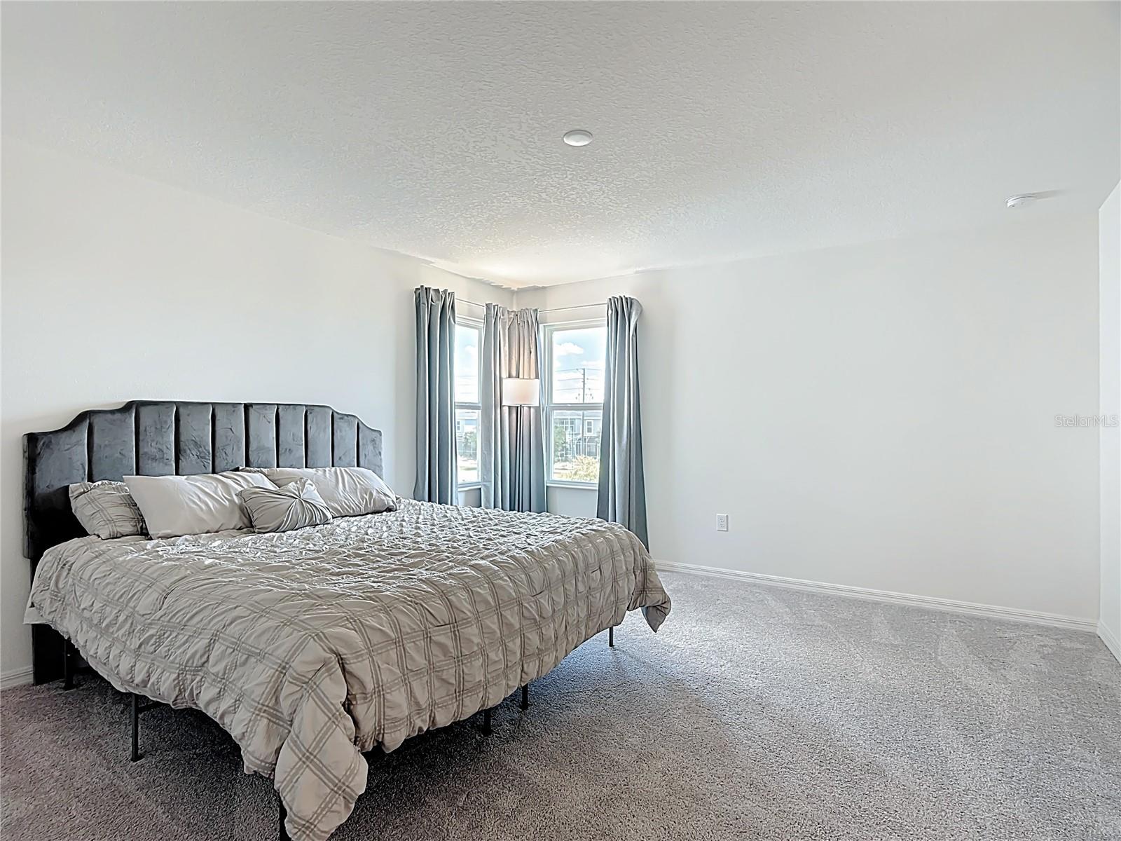 Image 37 of 67 For 795 Overpool Avenue