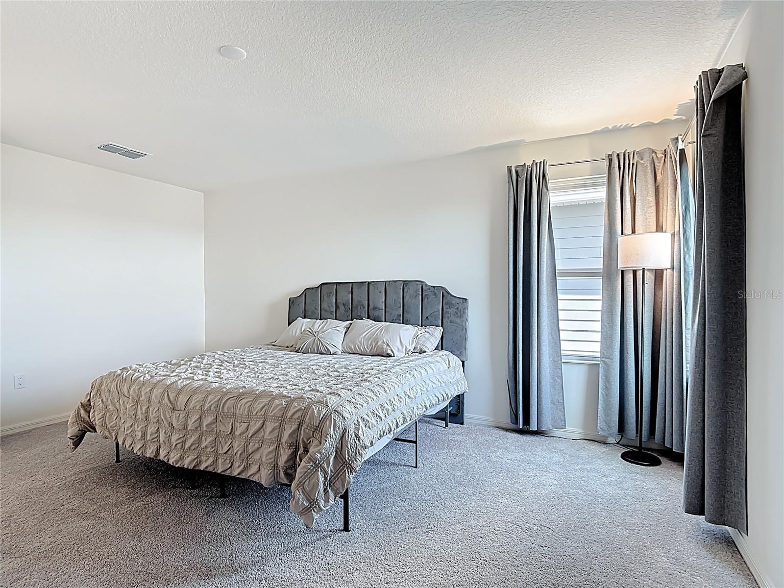 Image 38 of 67 For 795 Overpool Avenue